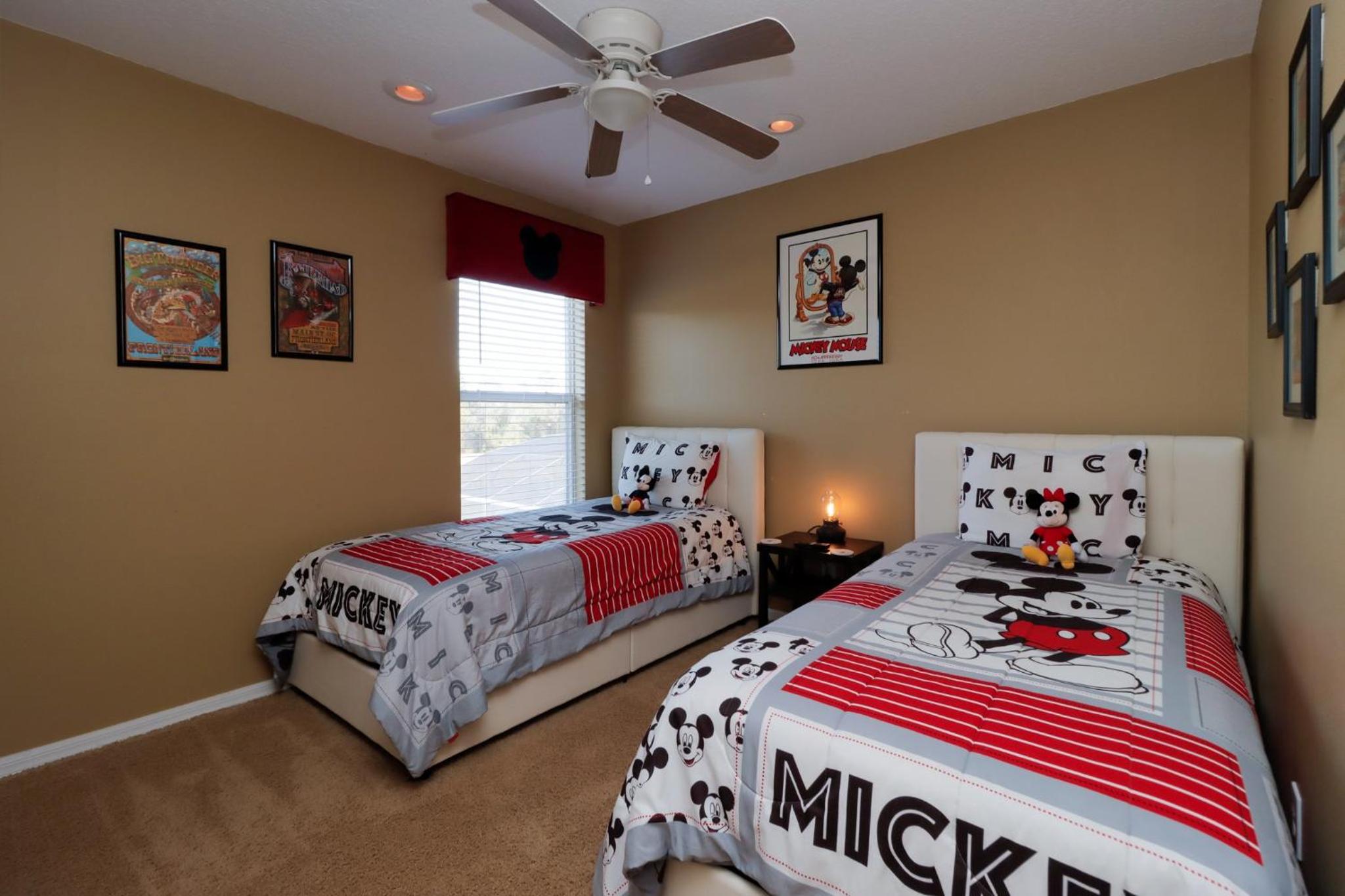 Spacious Emerald Island Resort Home with Pool Spa and Resort Amenities near Disney