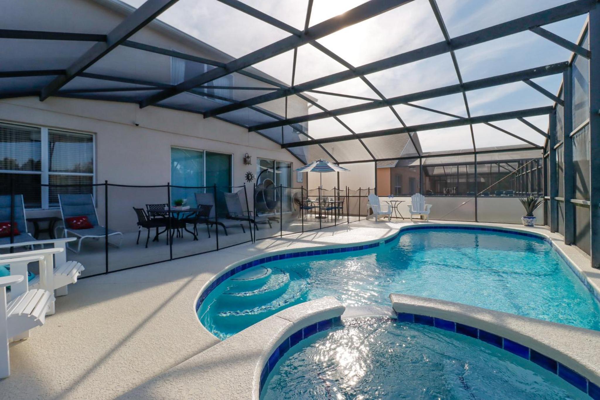 Spacious Emerald Island Resort Home with Pool Spa and Resort Amenities near Disney
