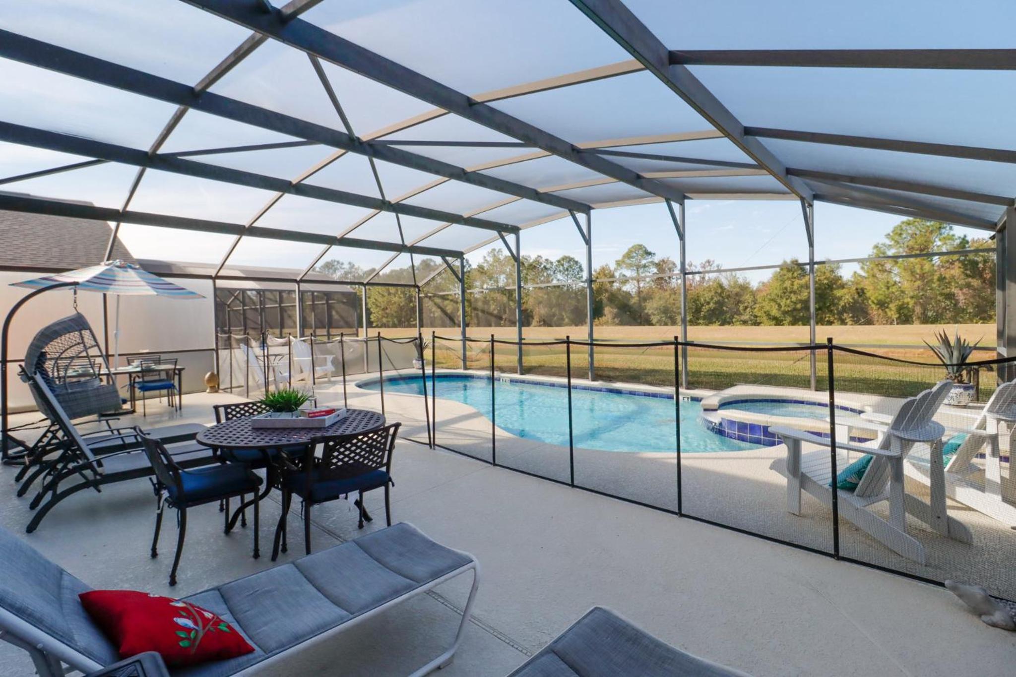 Spacious Emerald Island Resort Home with Pool Spa and Resort Amenities near Disney