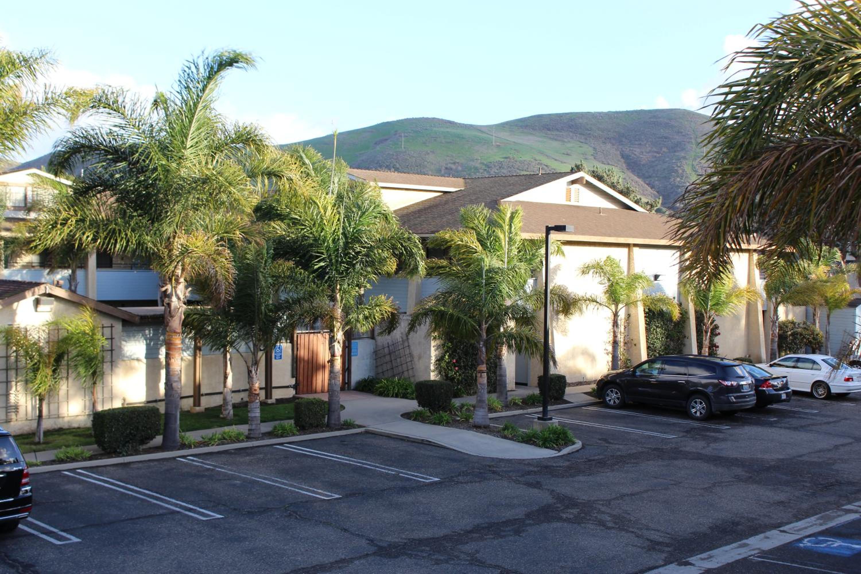 O'Cairns Inn and Suites