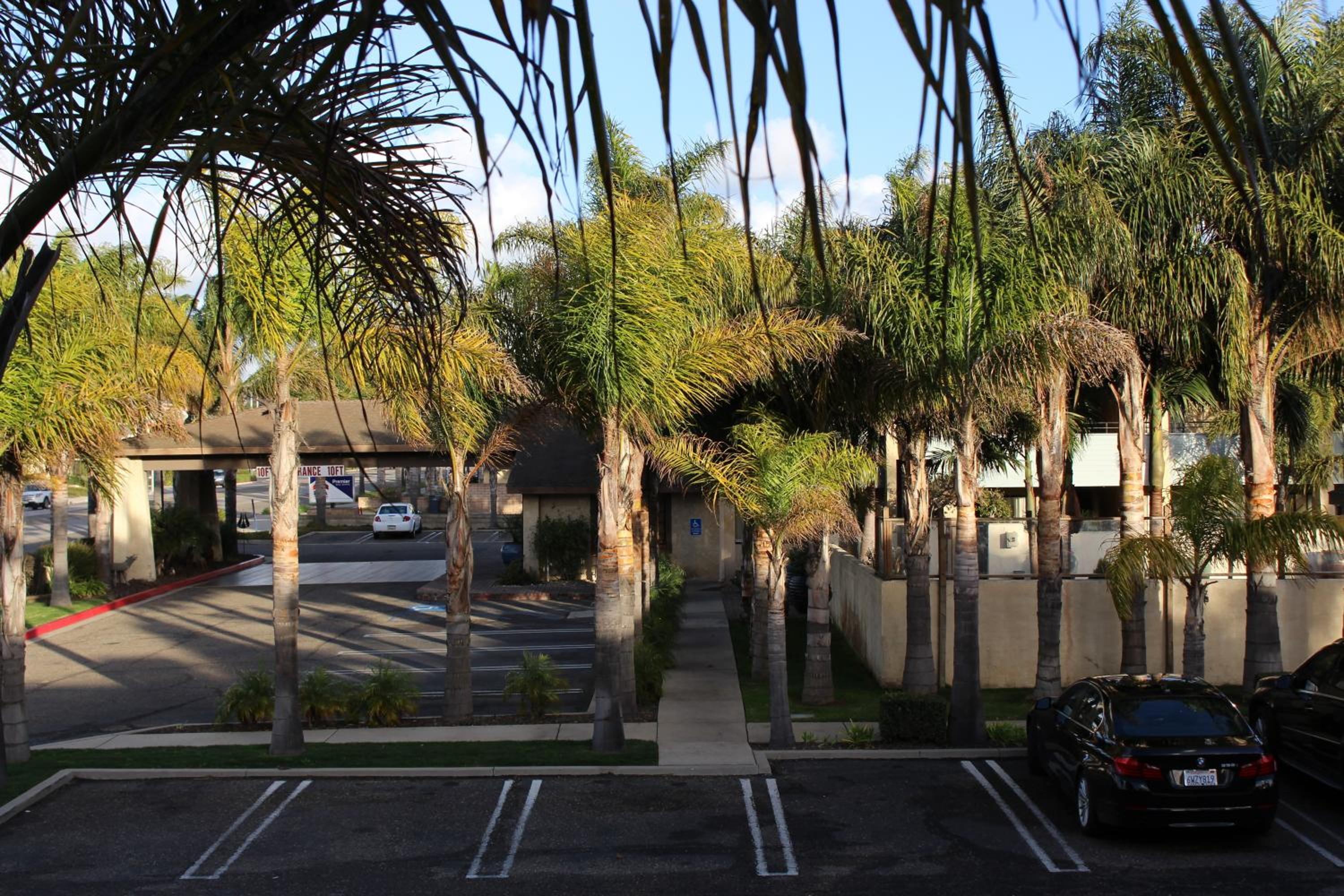 O'Cairns Inn and Suites