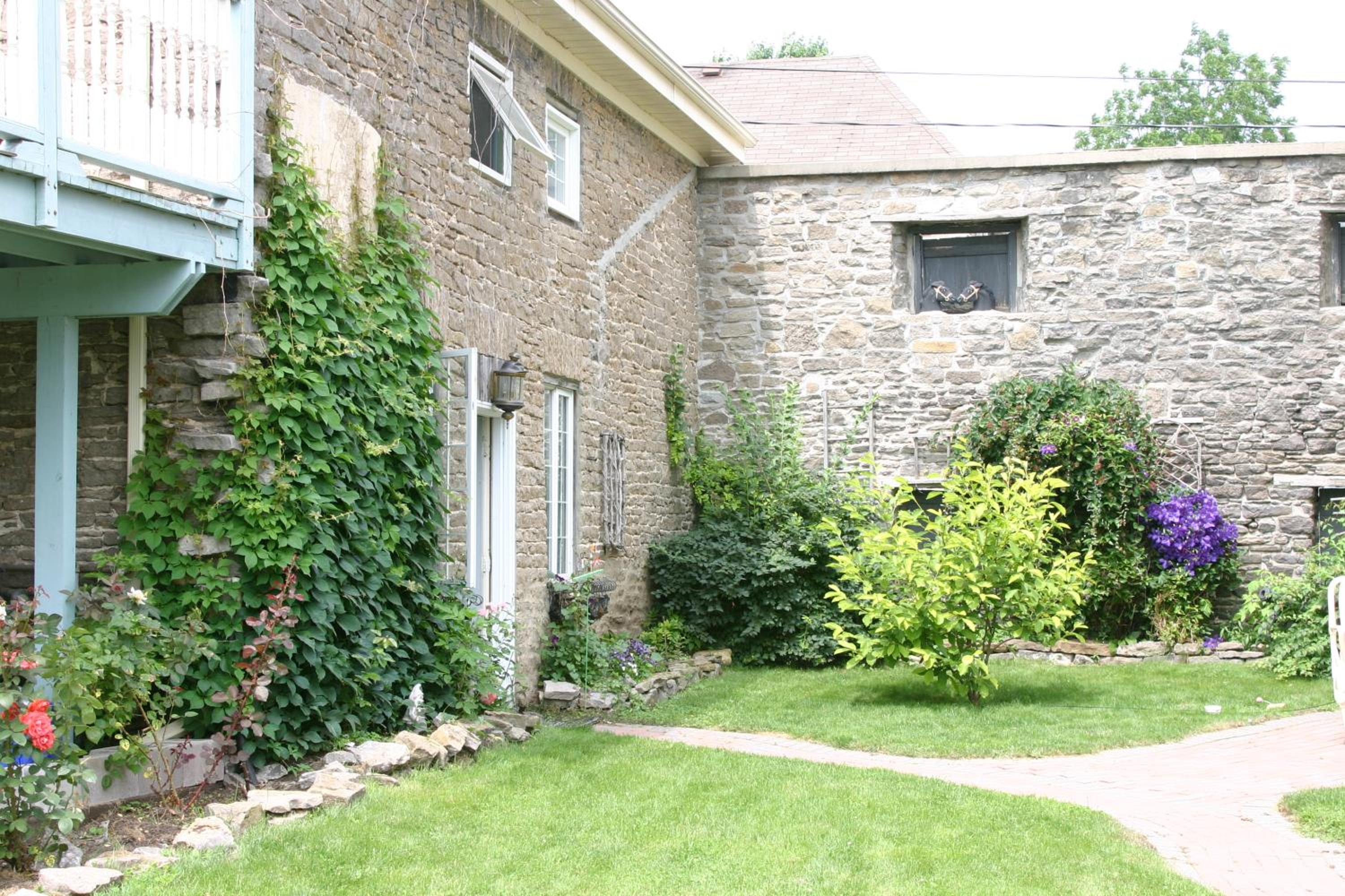 Brockville Vacations - Noble Waterfront Suites - Property Image 43