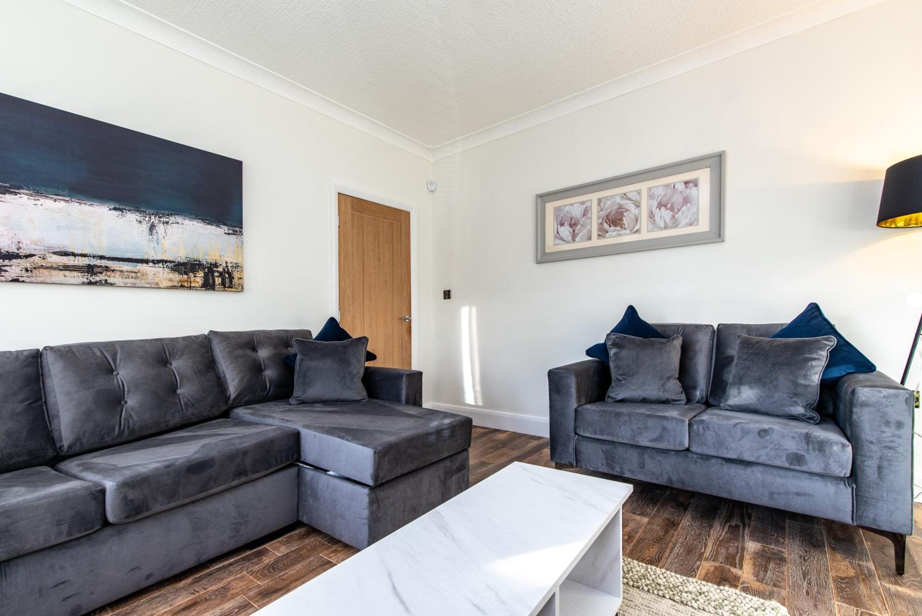 Prime Beeston 3-Bed House with Driveway & Wi-Fi