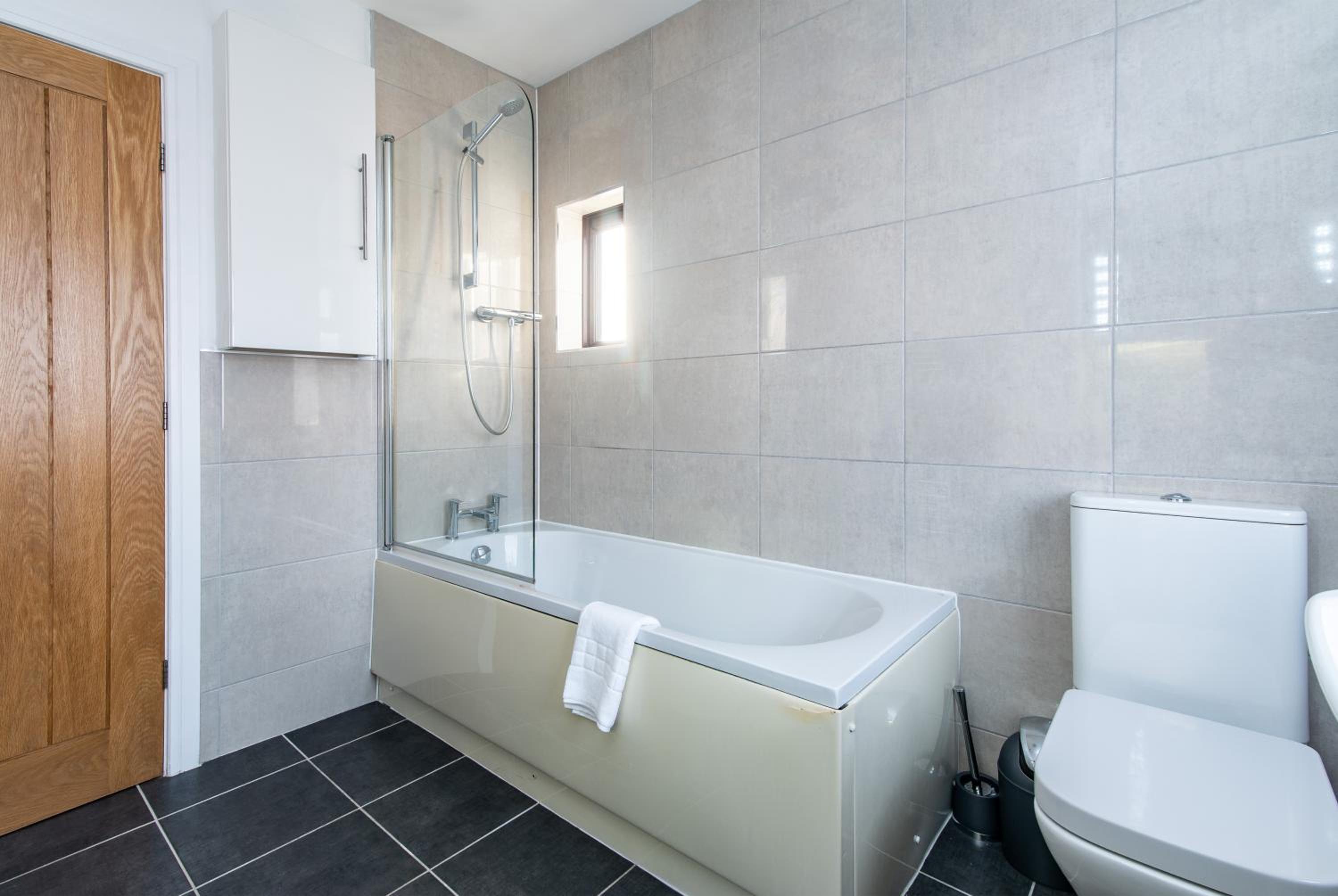 Prime Beeston 3-Bed House with Driveway & Wi-Fi