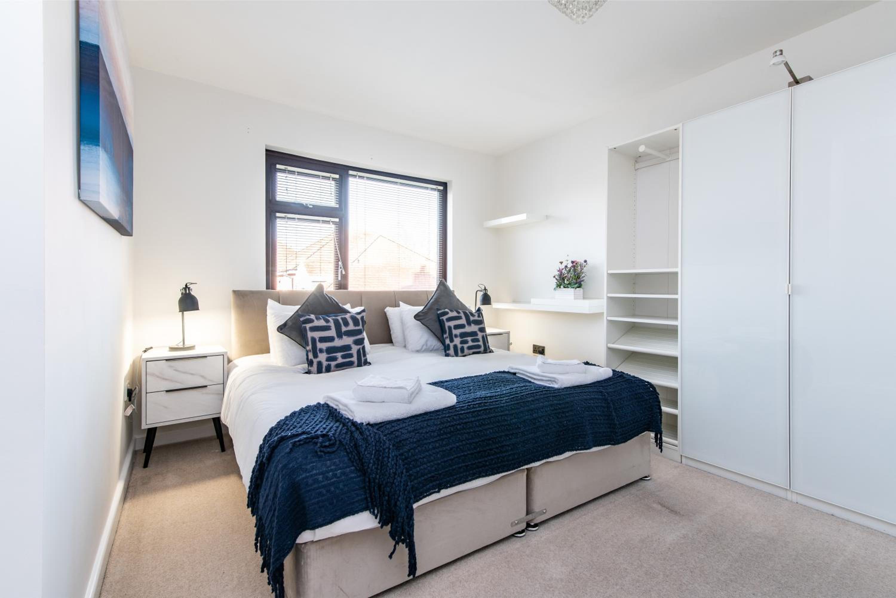 Prime Beeston 3-Bed House with Driveway & Wi-Fi