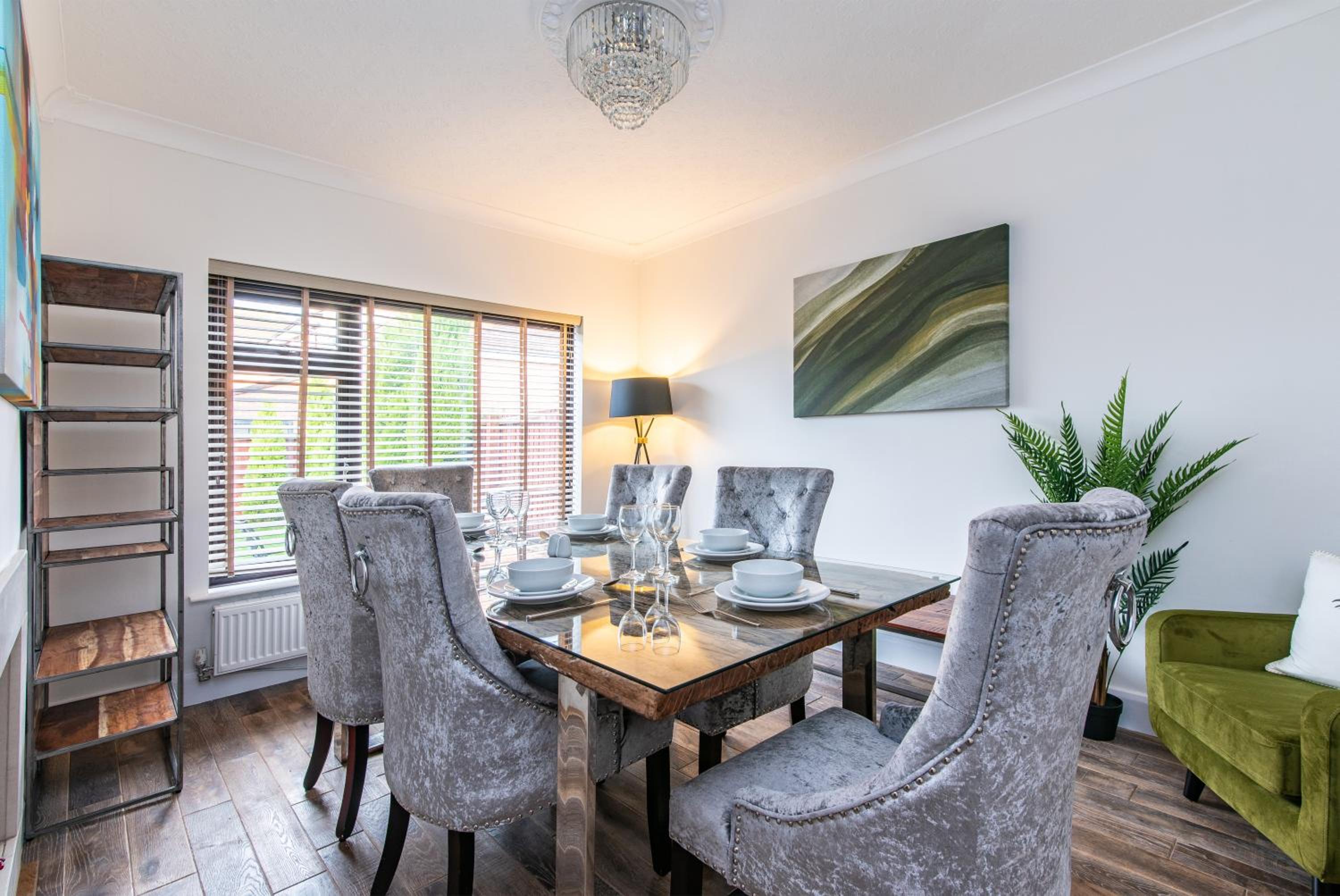 Prime Beeston 3-Bed House with Driveway & Wi-Fi