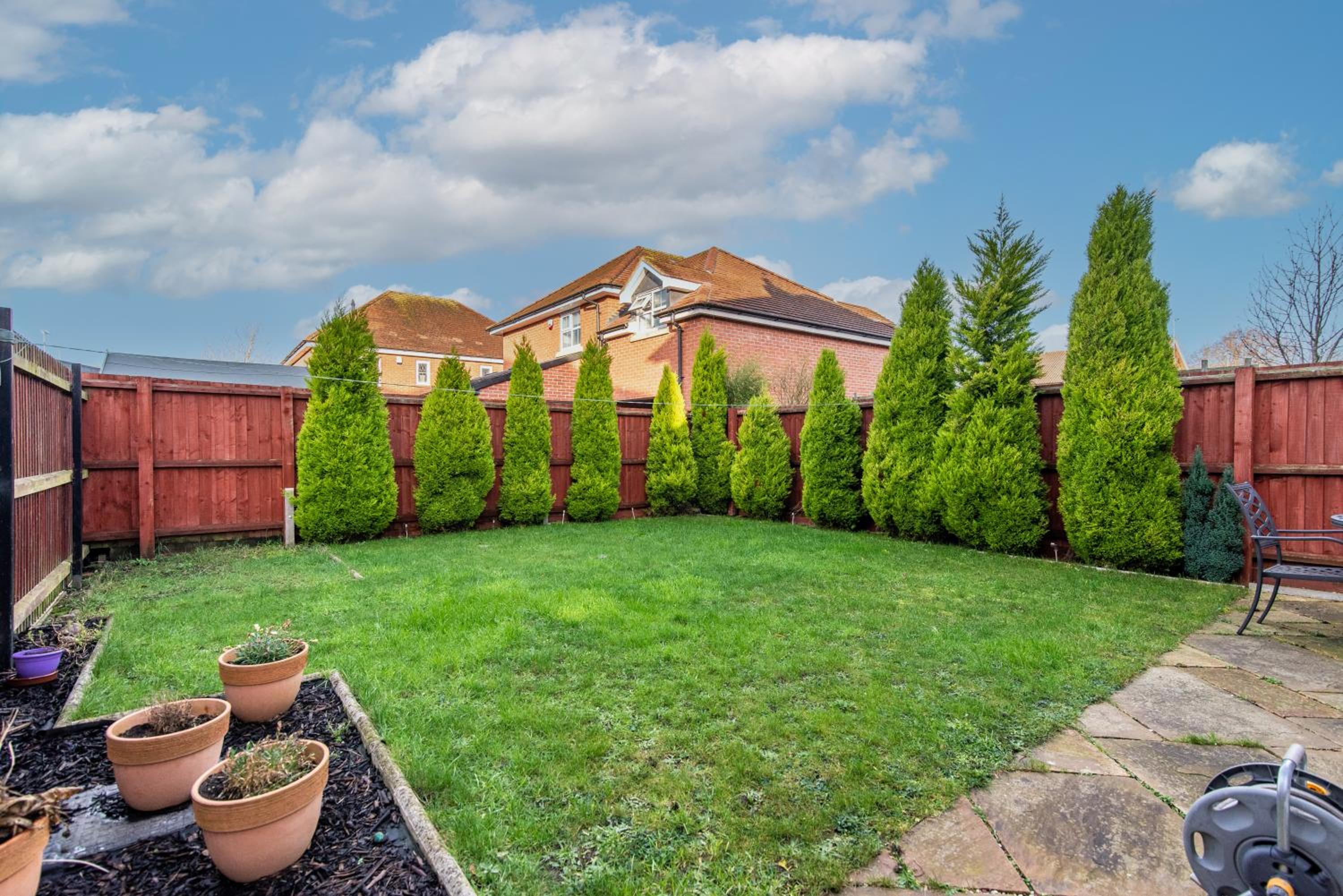 Prime Beeston 3-Bed House with Driveway & Wi-Fi