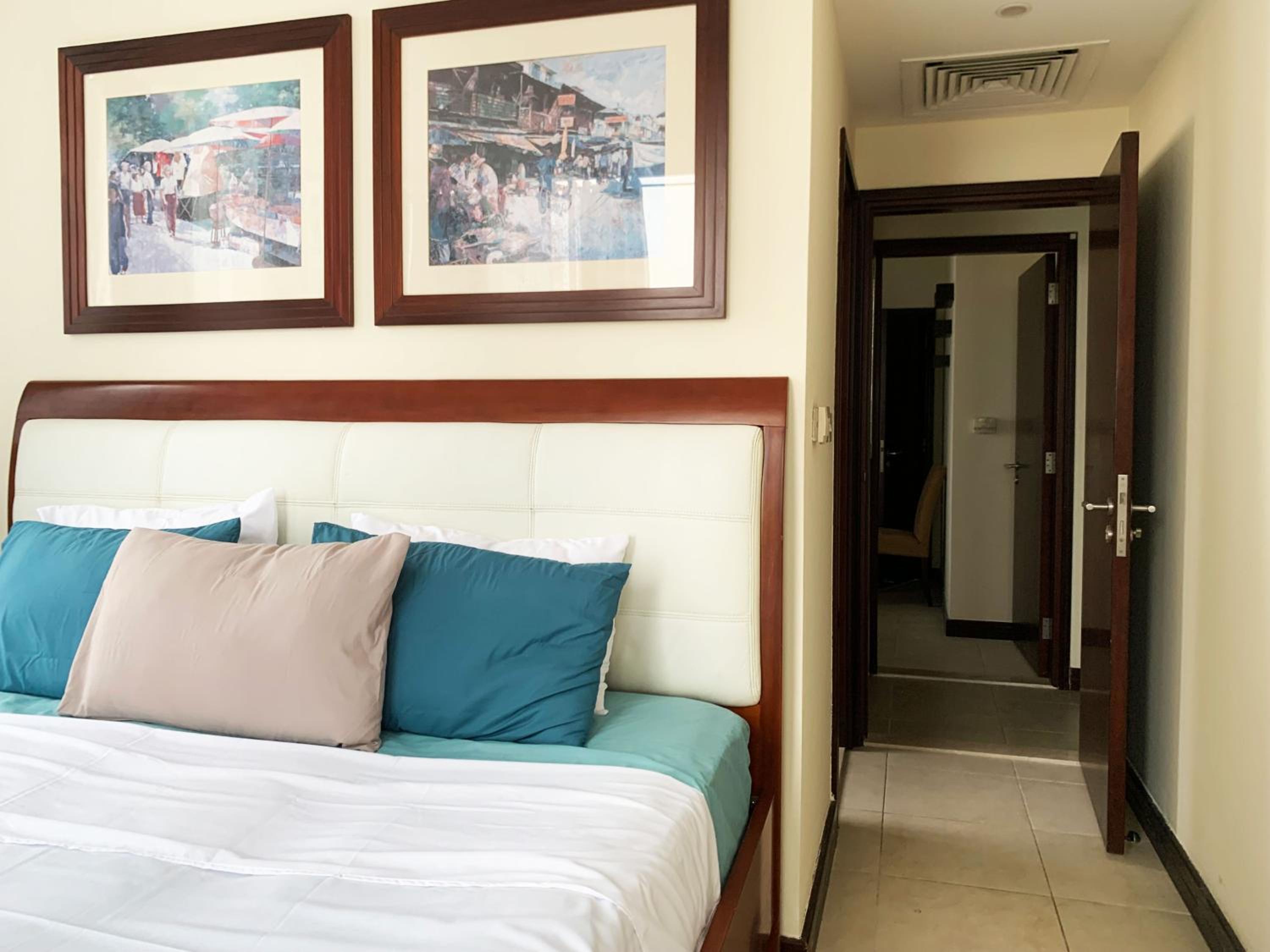 Click Stay - JLT - 2 Bedroom & Balcony Lakes view Entire Apartment -AZ