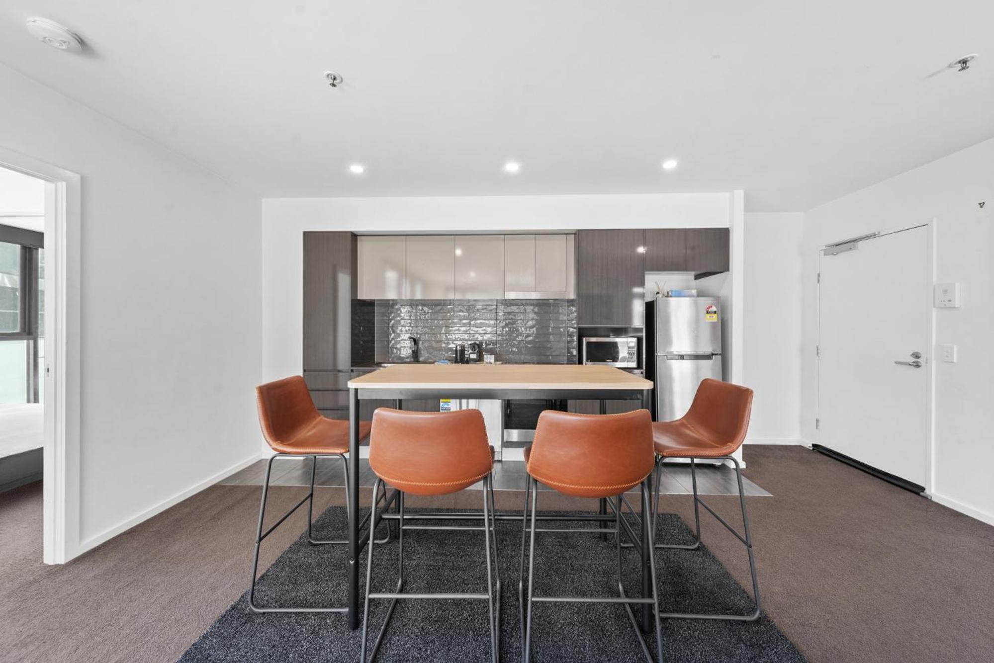 Bright 2-Bed Apartment with Scenic Balcony