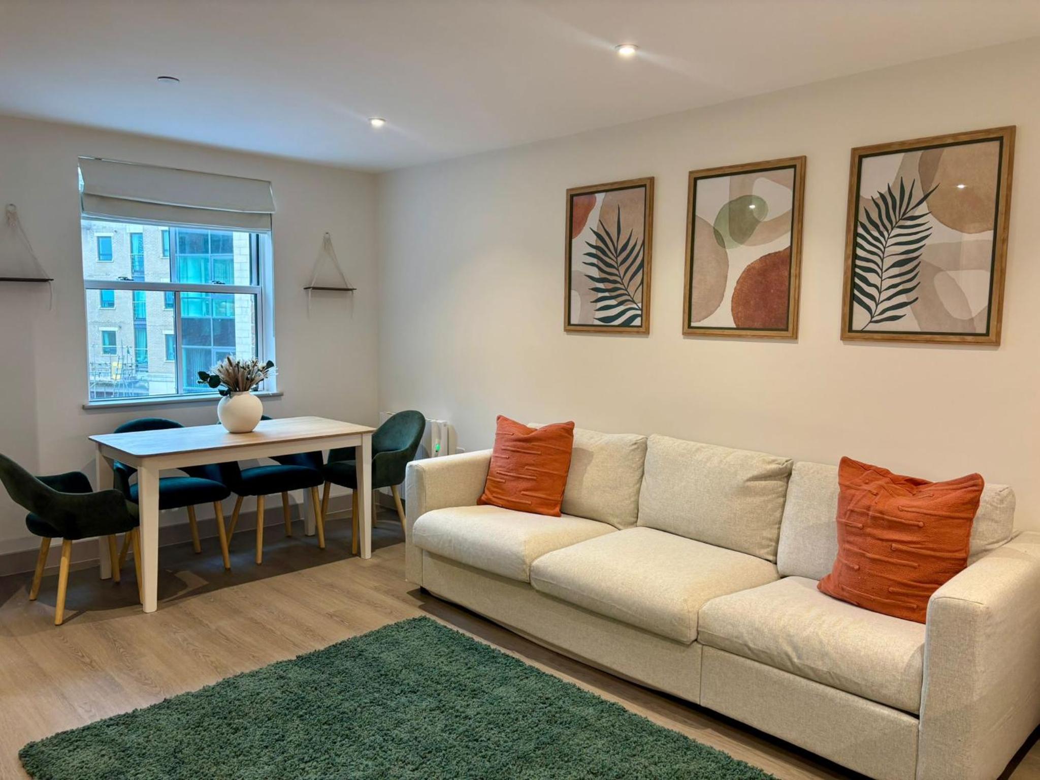 Poole Quay Seaside Escape-free parking 3 mins away