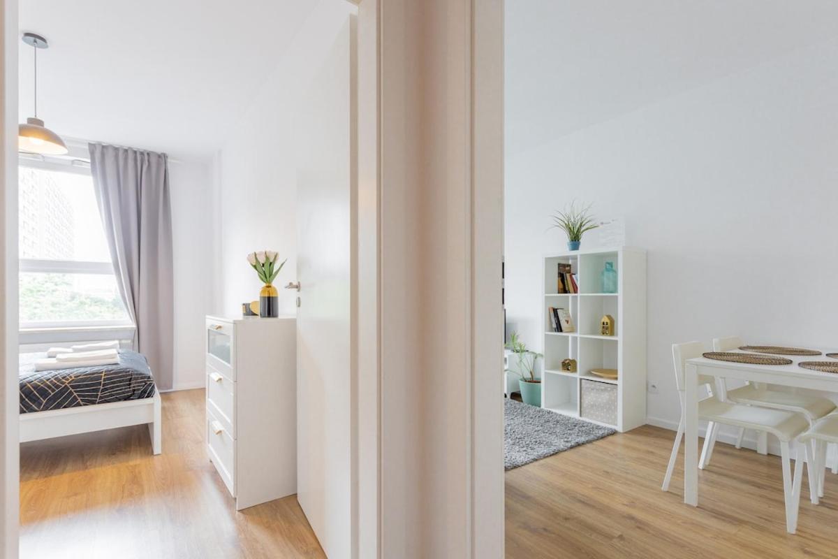 Urban Chic - Luxury 2-Bedroom Apartment in Warsaw City Center, Pereca Street