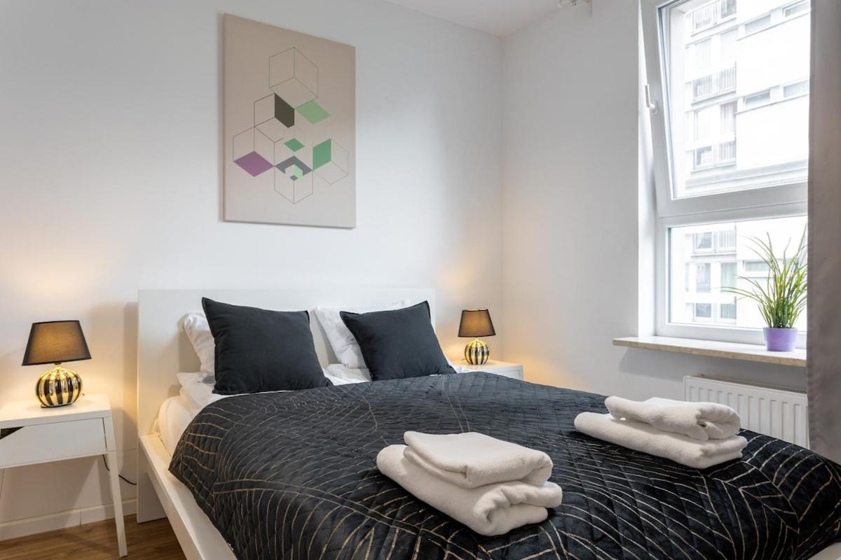 Urban Chic - Luxury 2-Bedroom Apartment in Warsaw City Center, Pereca Street