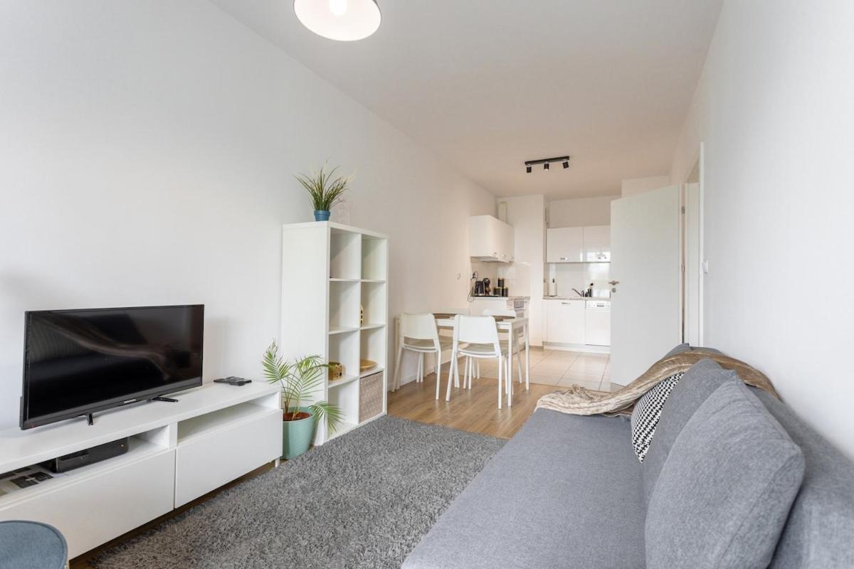 Urban Chic - Luxury 2-Bedroom Apartment in Warsaw City Center, Pereca Street
