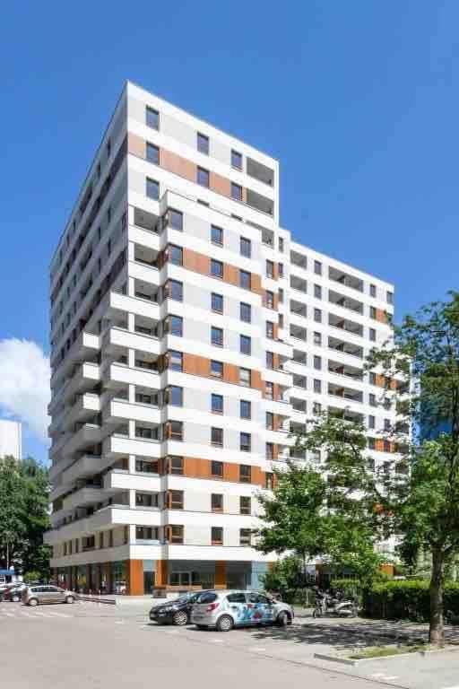 Urban Chic - Luxury 2-Bedroom Apartment in Warsaw City Center, Pereca Street