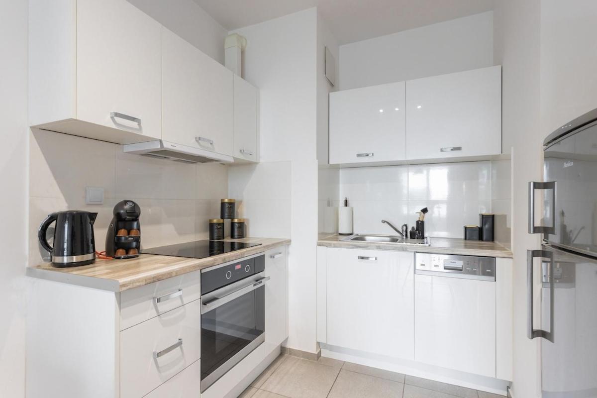Urban Chic - Luxury 2-Bedroom Apartment in Warsaw City Center, Pereca Street