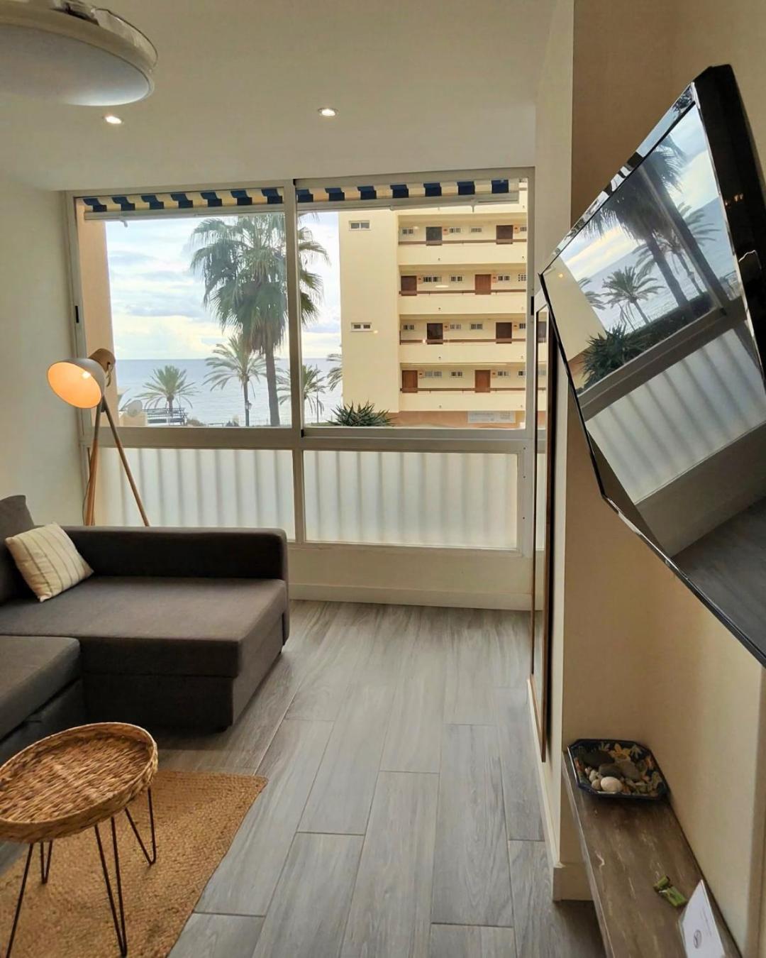 Sea View 2BR Beachfront & Cozy Balcony Marbella