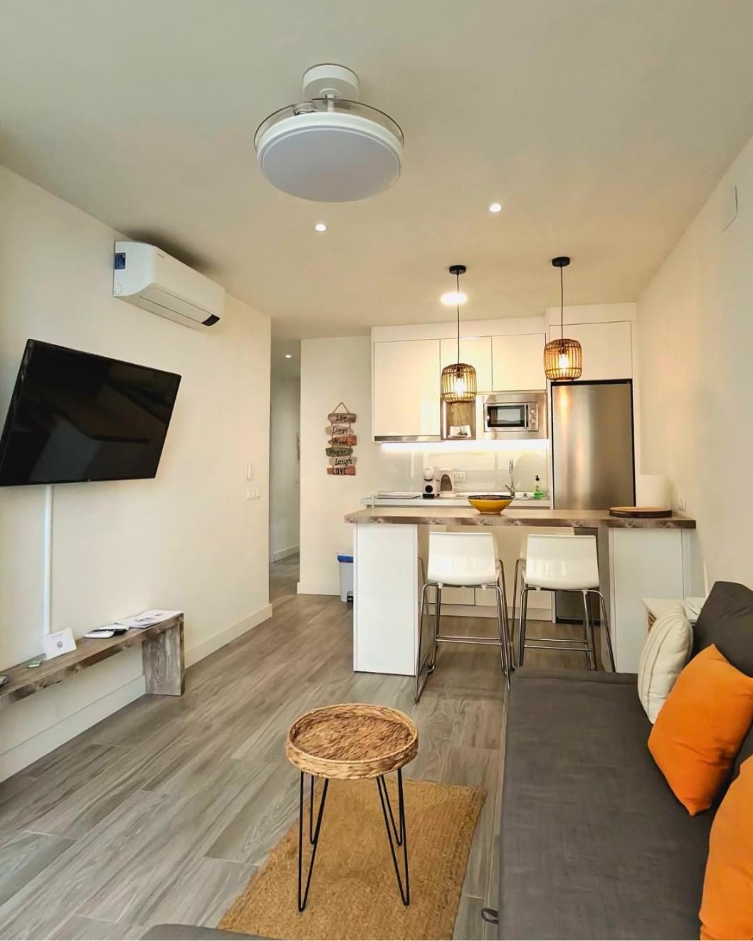 Sea View 2BR Beachfront & Cozy Balcony Marbella