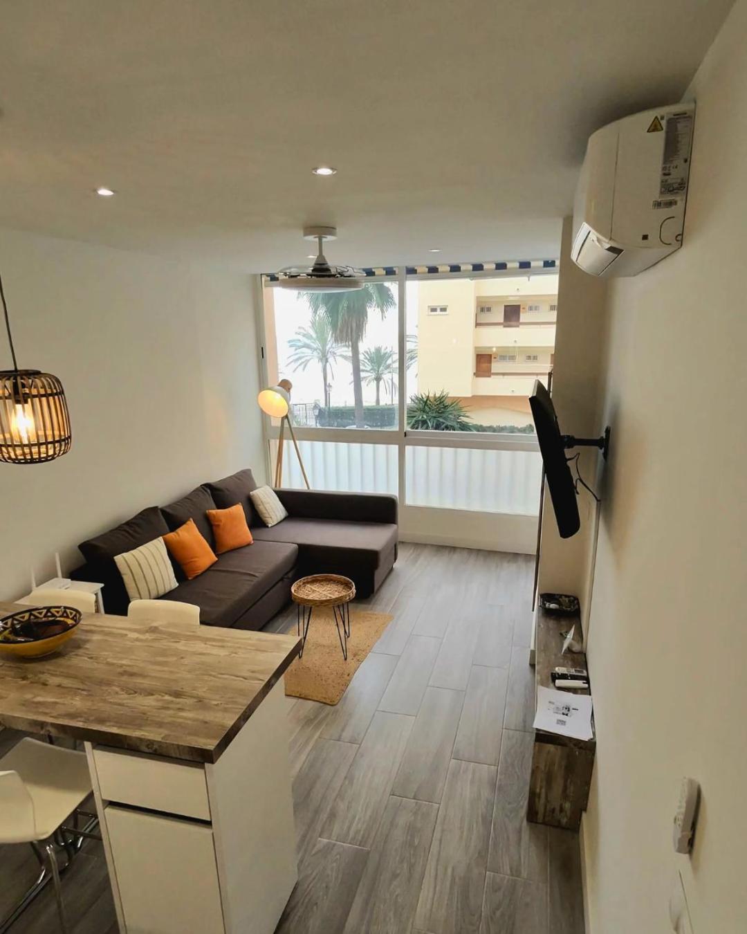 Sea View 2BR Beachfront & Cozy Balcony Marbella