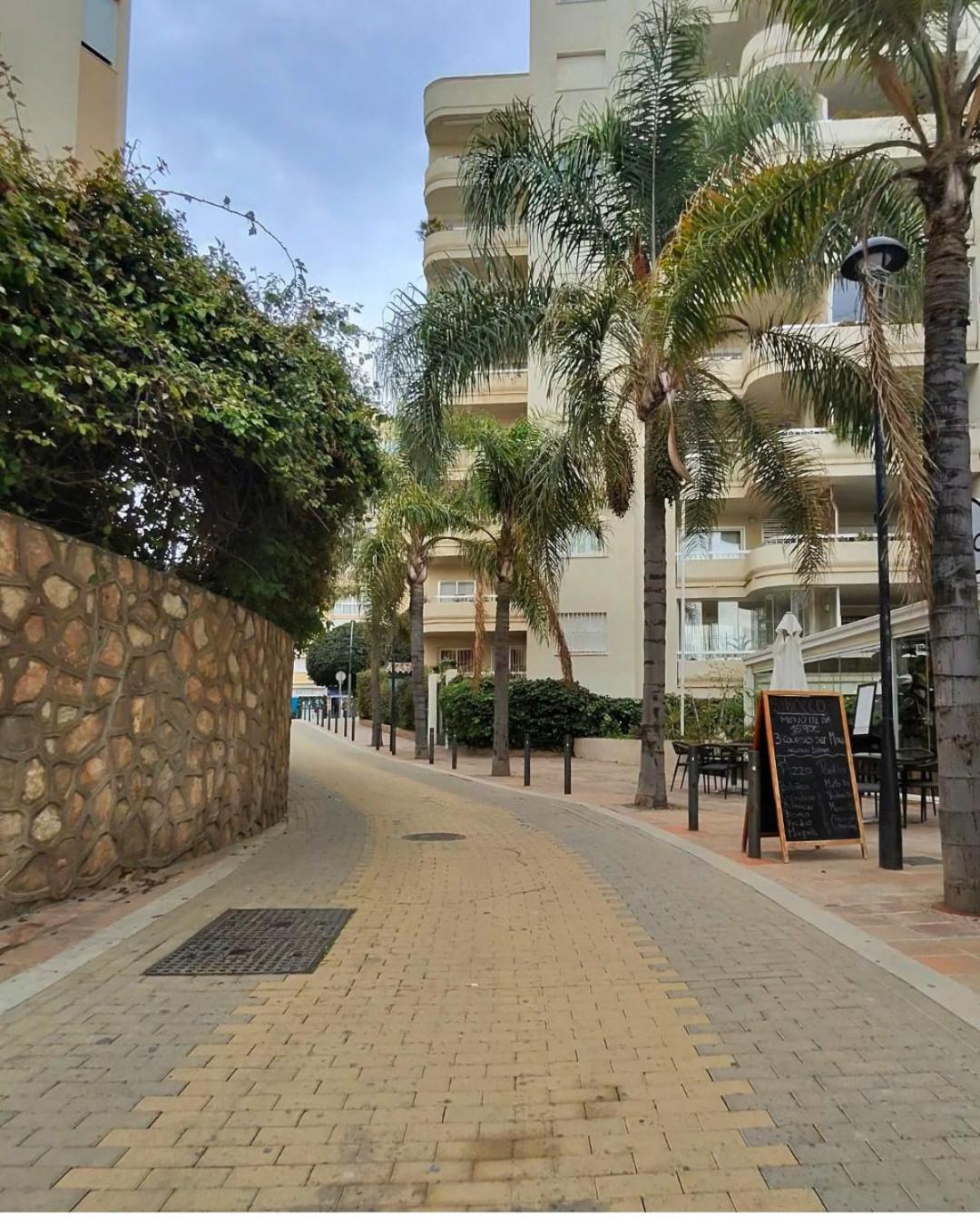 Sea View 2BR Beachfront & Cozy Balcony Marbella