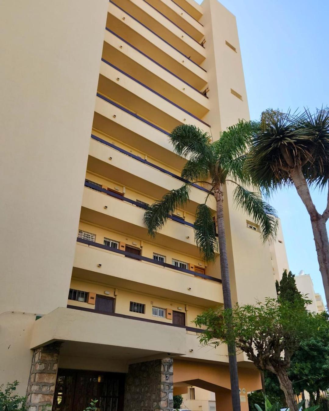 Sea View 2BR Beachfront & Cozy Balcony Marbella