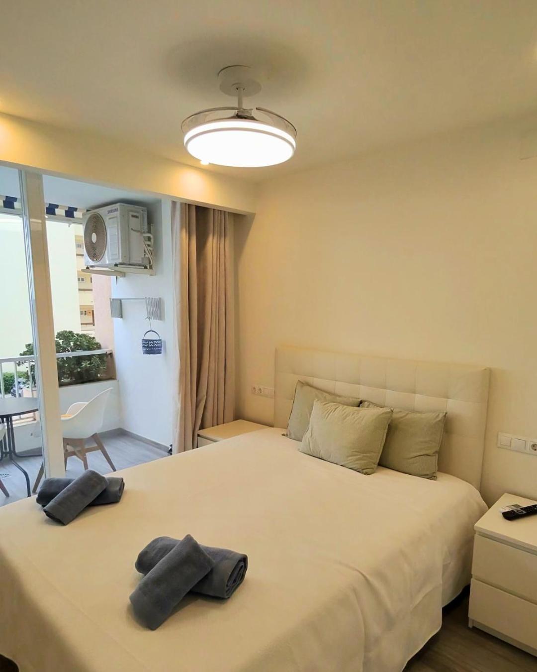 Sea View 2BR Beachfront & Cozy Balcony Marbella