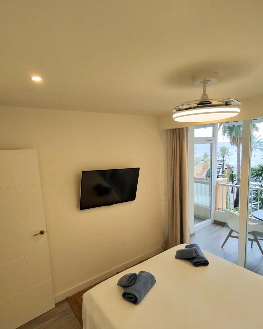 Sea View 2BR Beachfront & Cozy Balcony Marbella