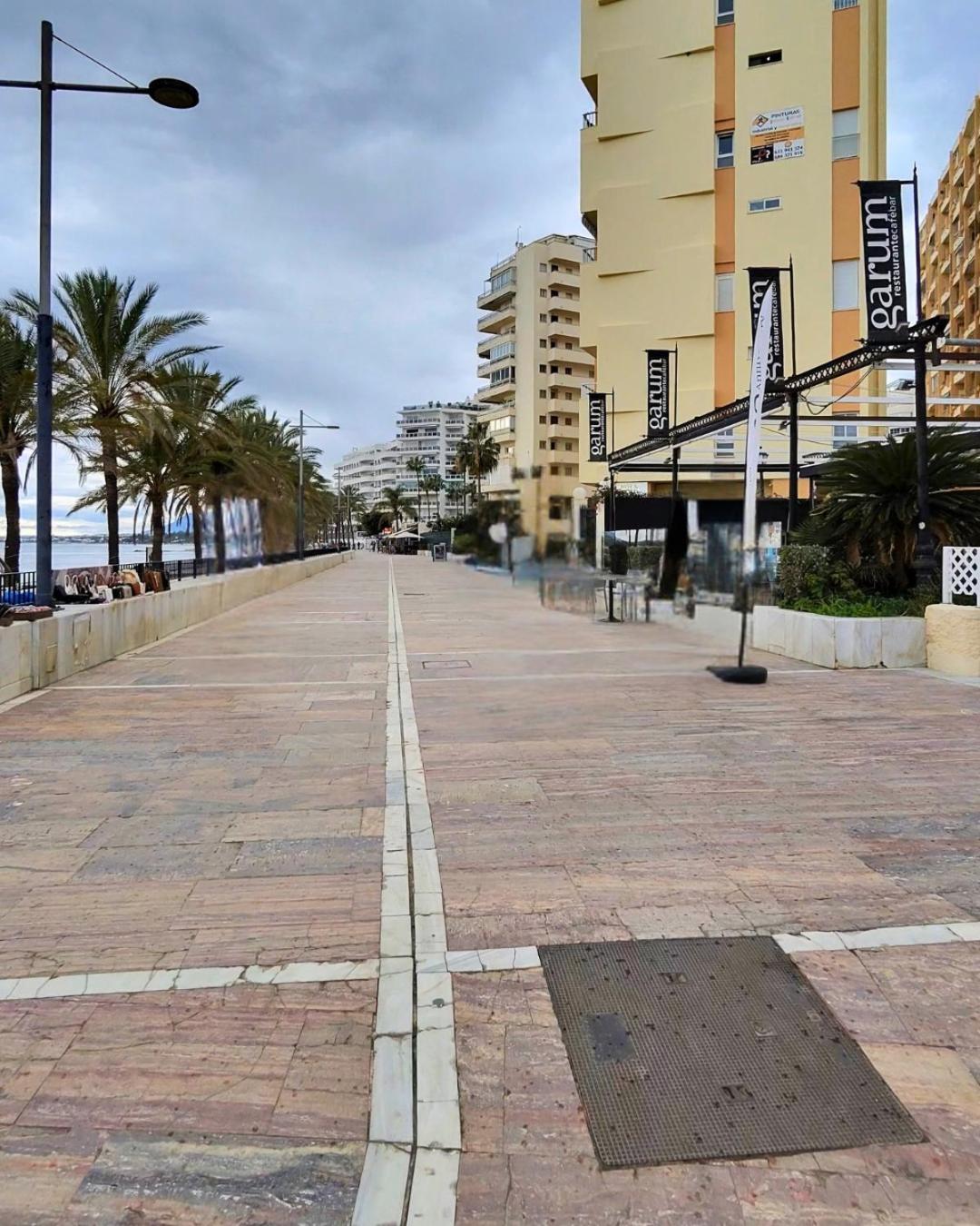 Sea View 2BR Beachfront & Cozy Balcony Marbella