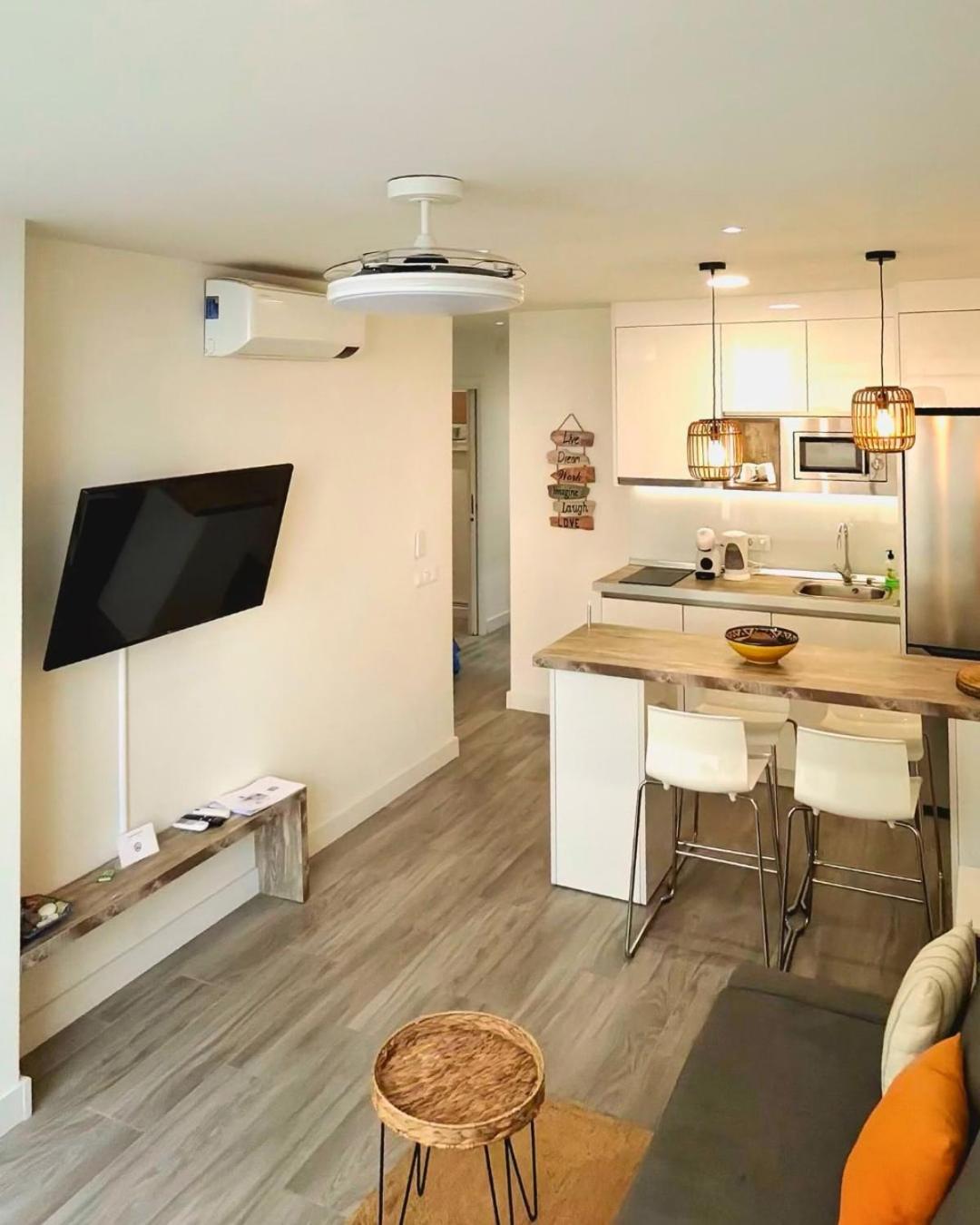 Sea View 2BR Beachfront & Cozy Balcony Marbella