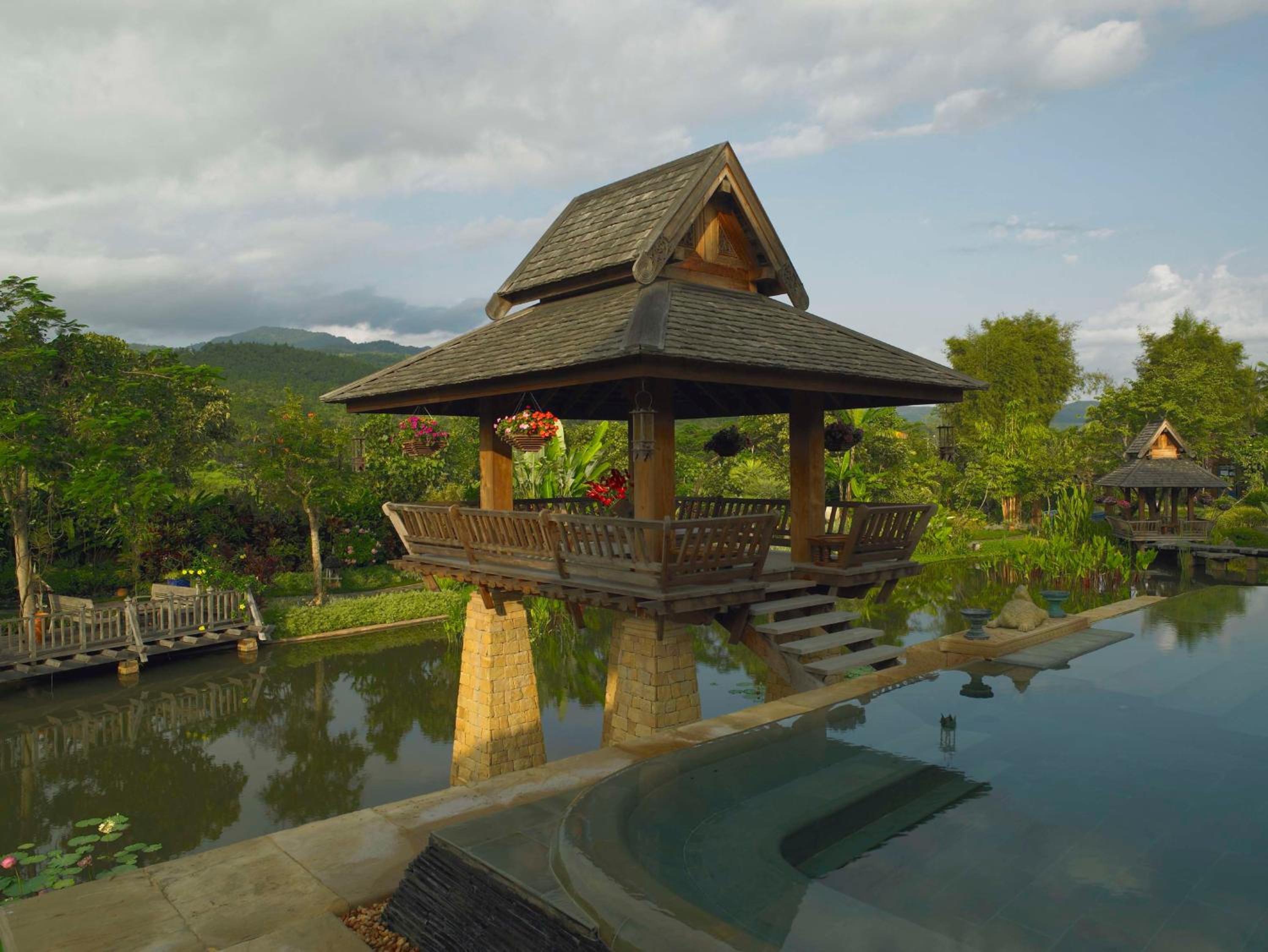 Howie's HomeStay