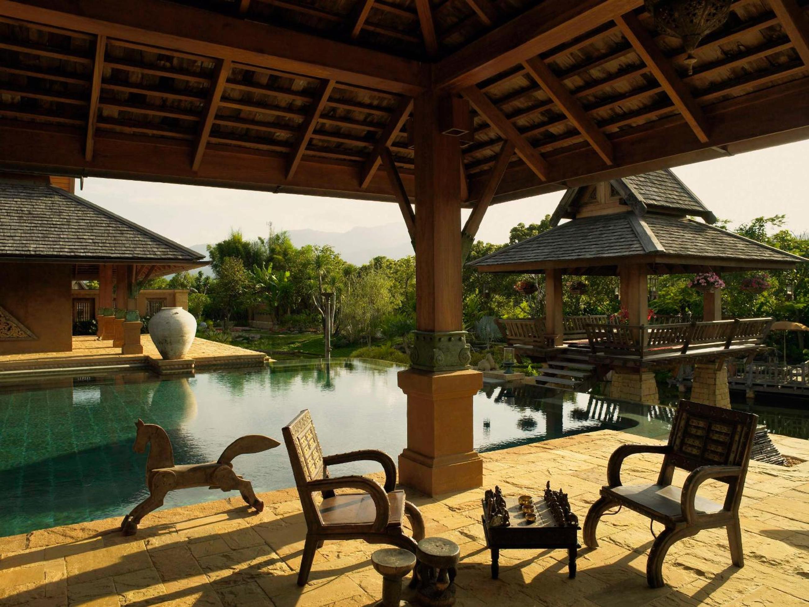 Howie's HomeStay