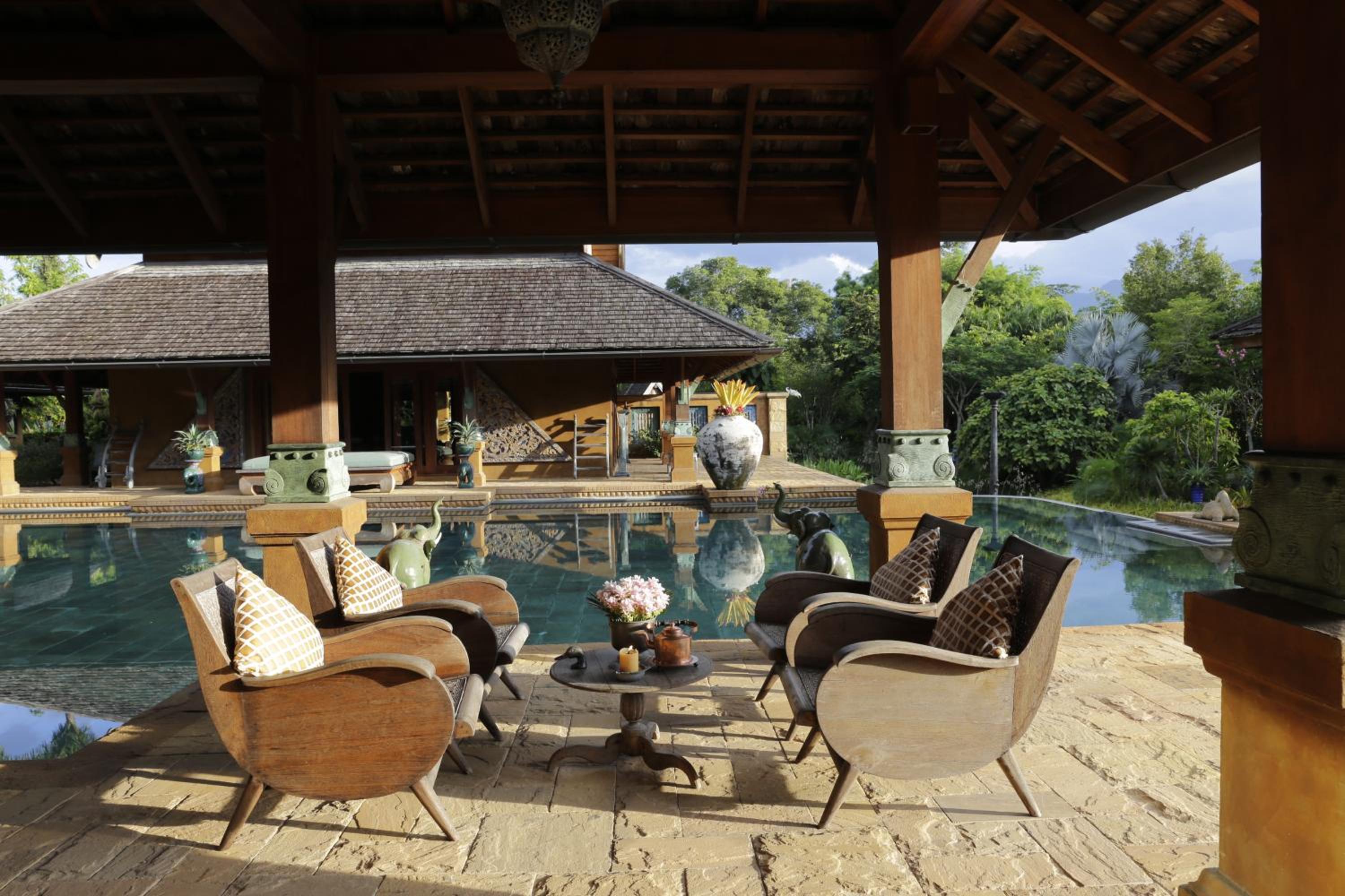 Howie's HomeStay