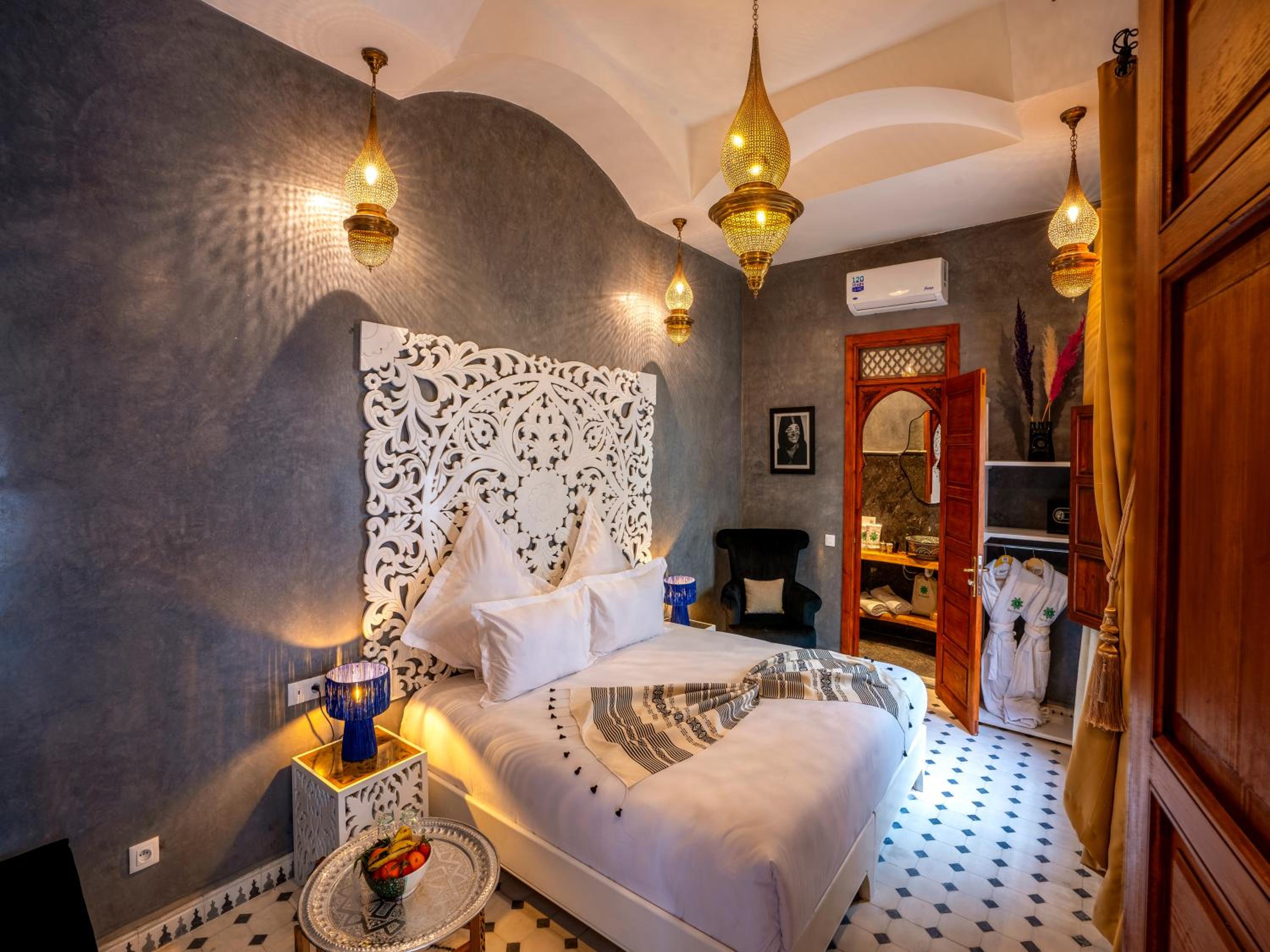 Riad Dar Al-Famila & Spa