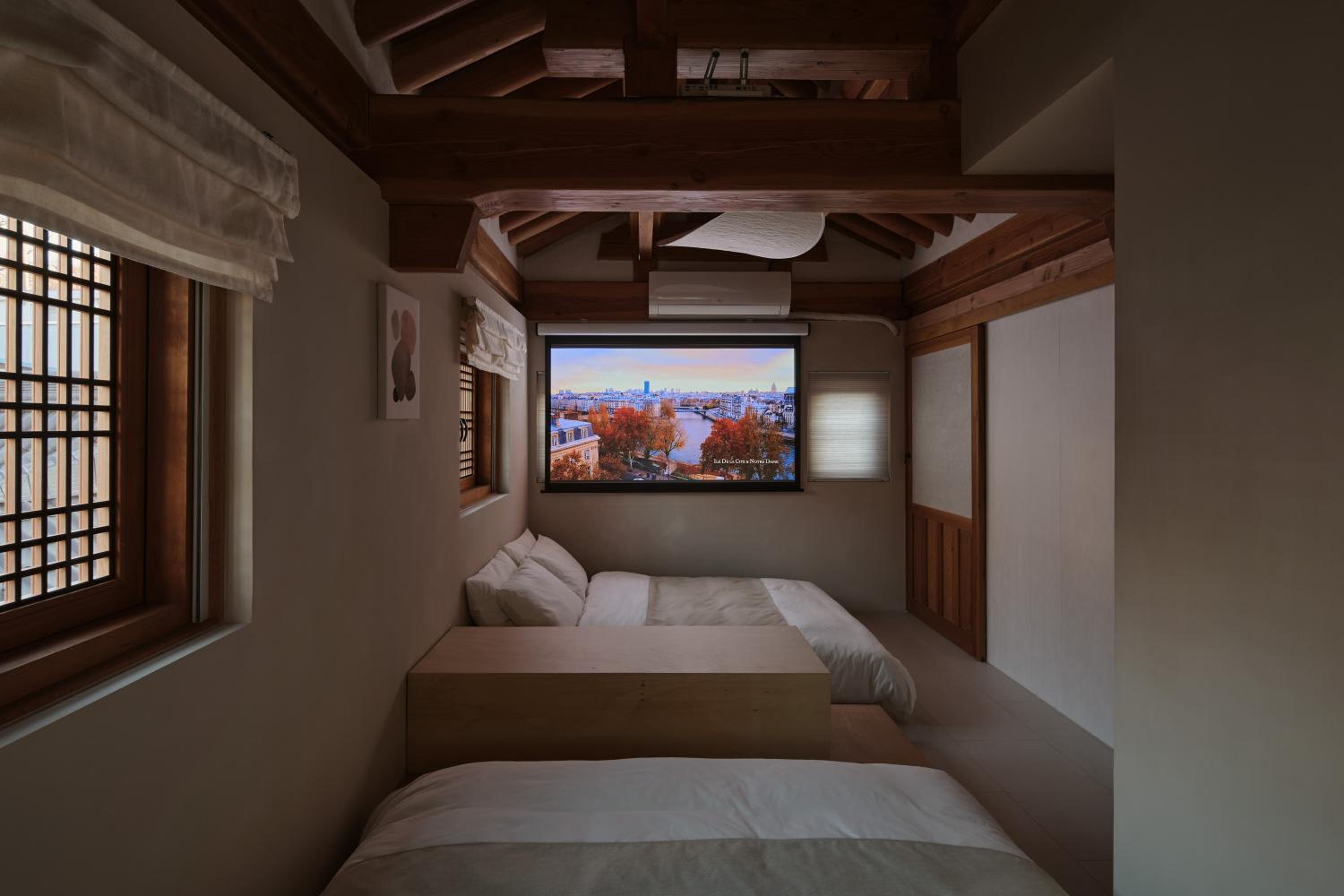 The Korean Traditional Hanok in Downtown Seoul for convenient public transportation - Seoul Ari