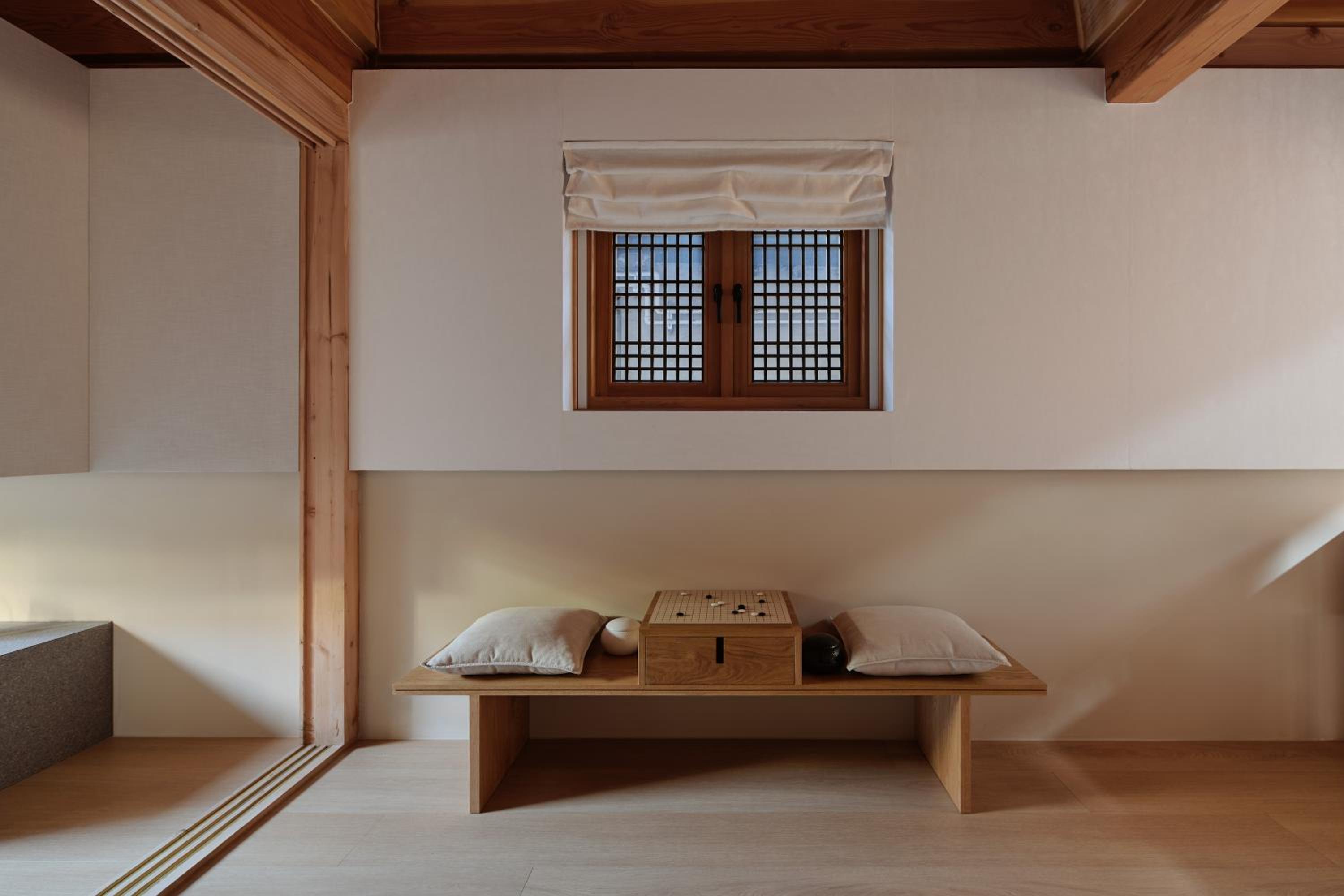 The Korean Traditional Hanok in Downtown Seoul for convenient public transportation - Seoul Ari