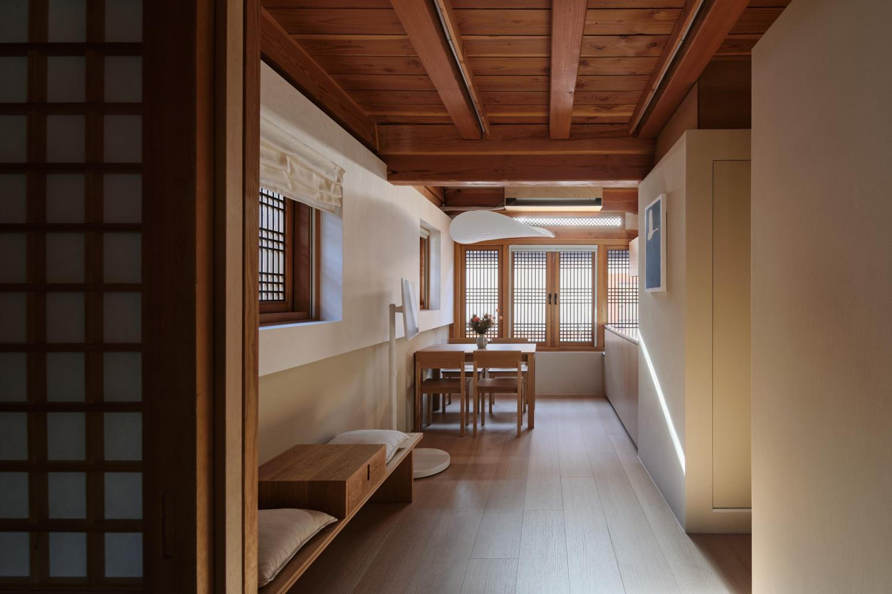 The Korean Traditional Hanok in Downtown Seoul for convenient public transportation - Seoul Ari