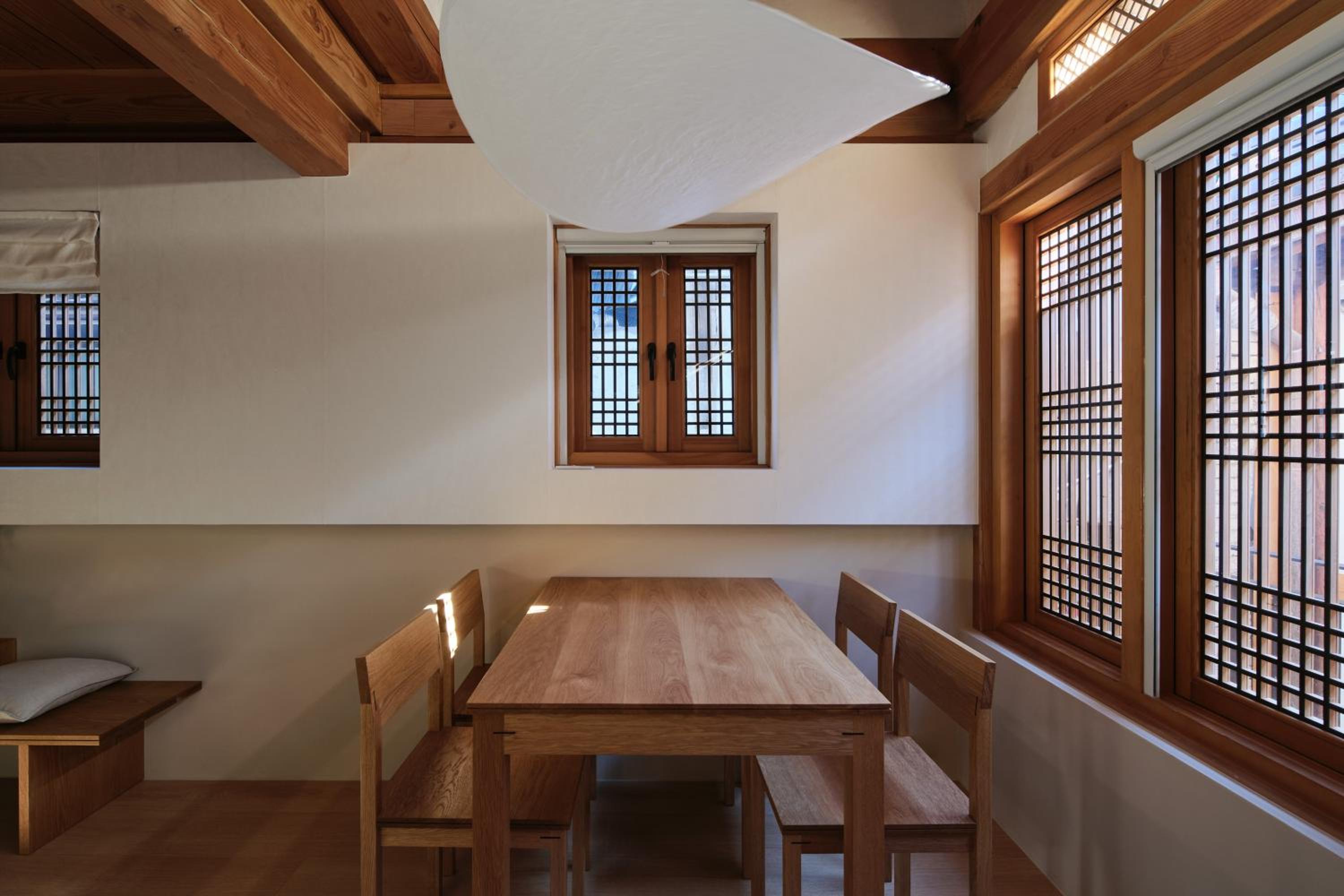 The Korean Traditional Hanok in Downtown Seoul for convenient public transportation - Seoul Ari