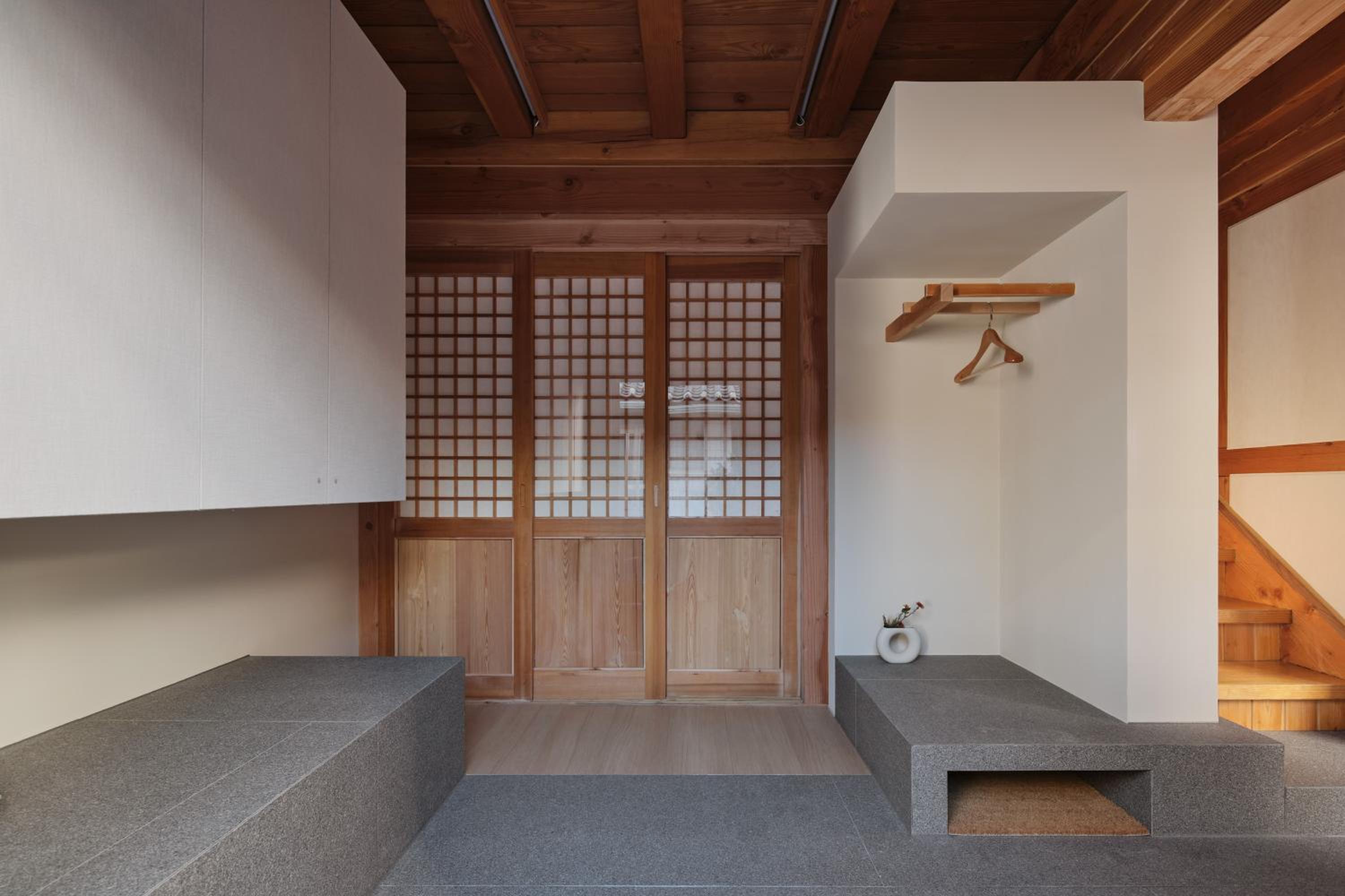 The Korean Traditional Hanok in Downtown Seoul for convenient public transportation - Seoul Ari