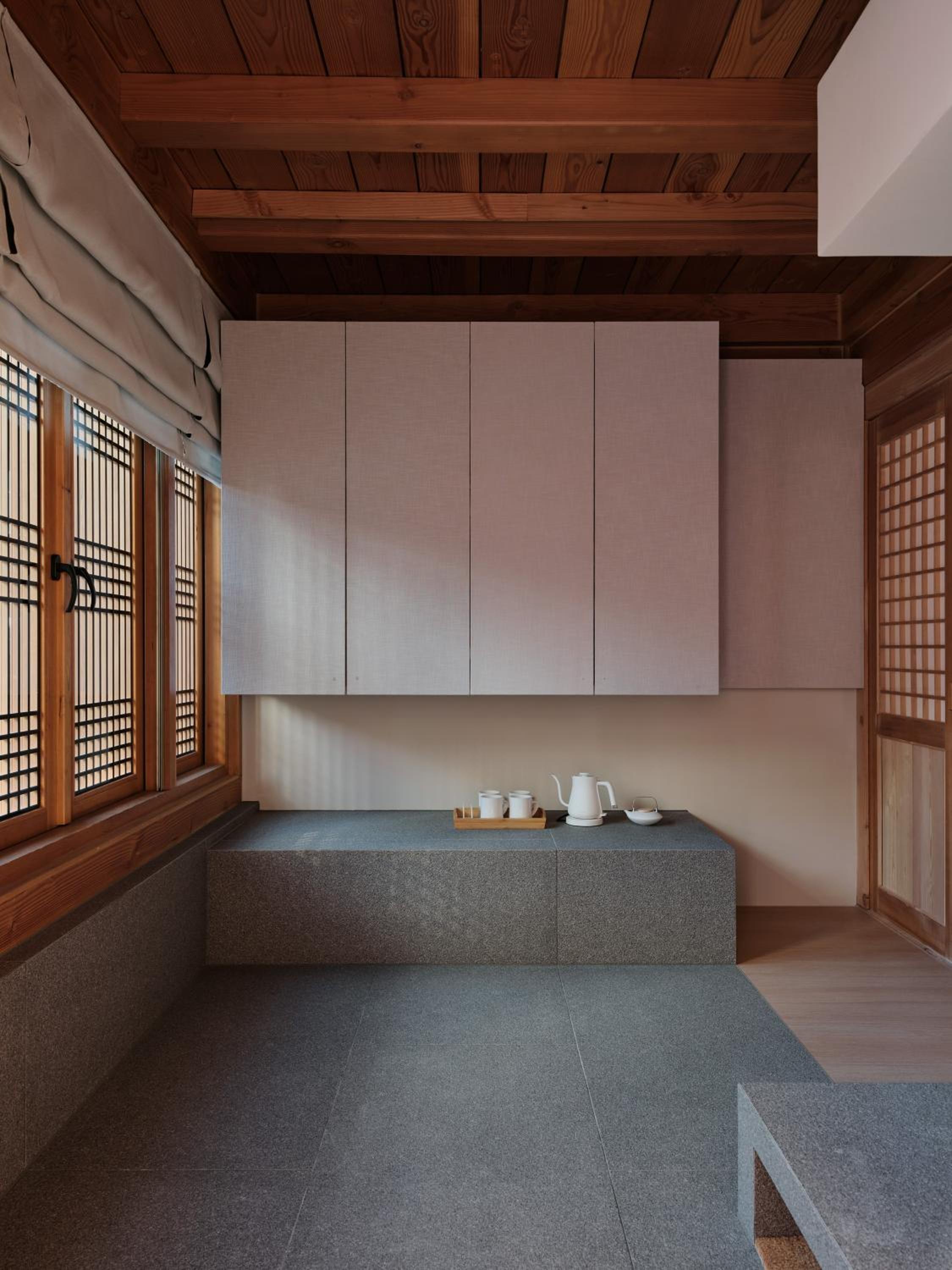 The Korean Traditional Hanok in Downtown Seoul for convenient public transportation - Seoul Ari