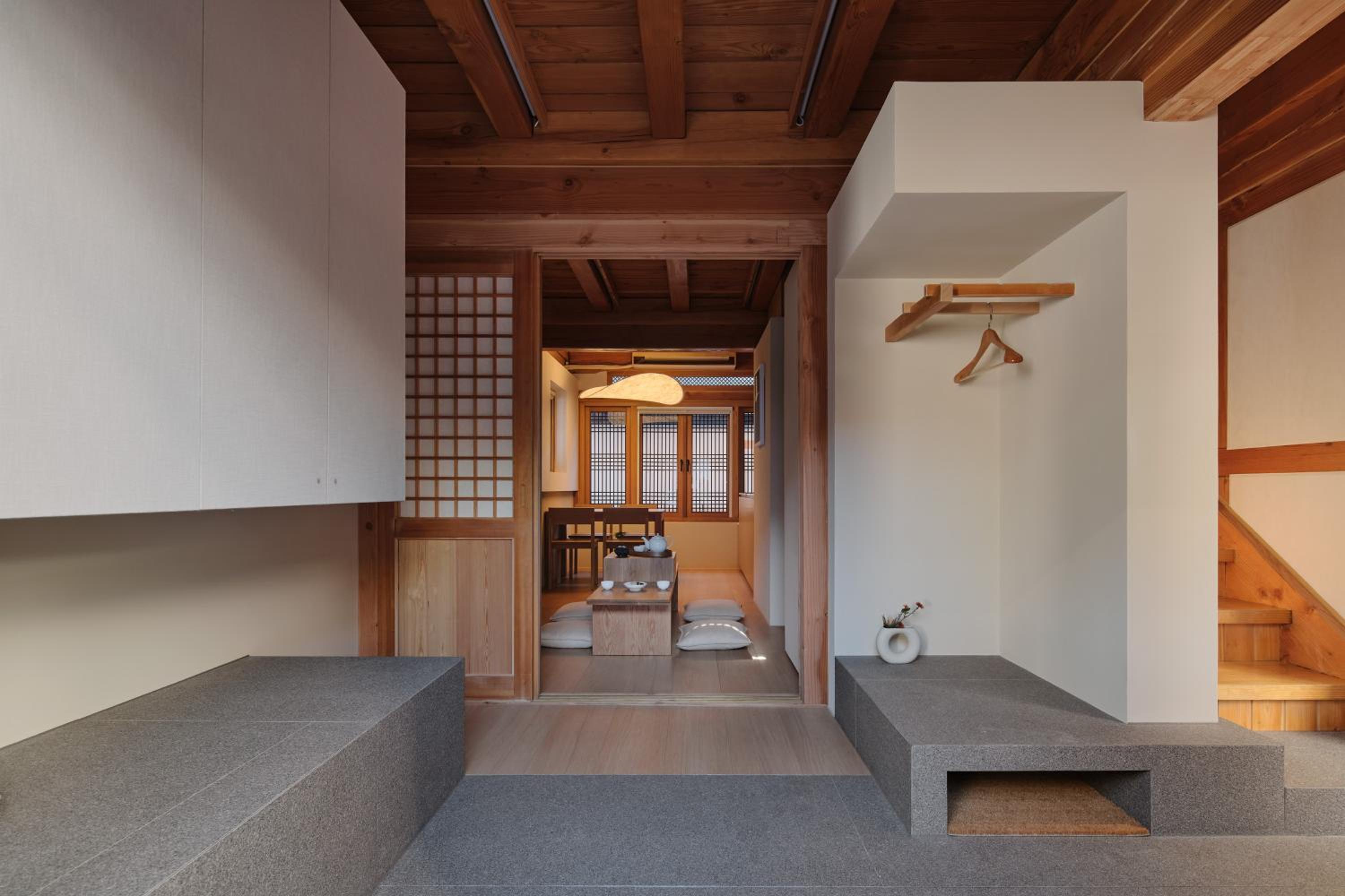 The Korean Traditional Hanok in Downtown Seoul for convenient public transportation - Seoul Ari