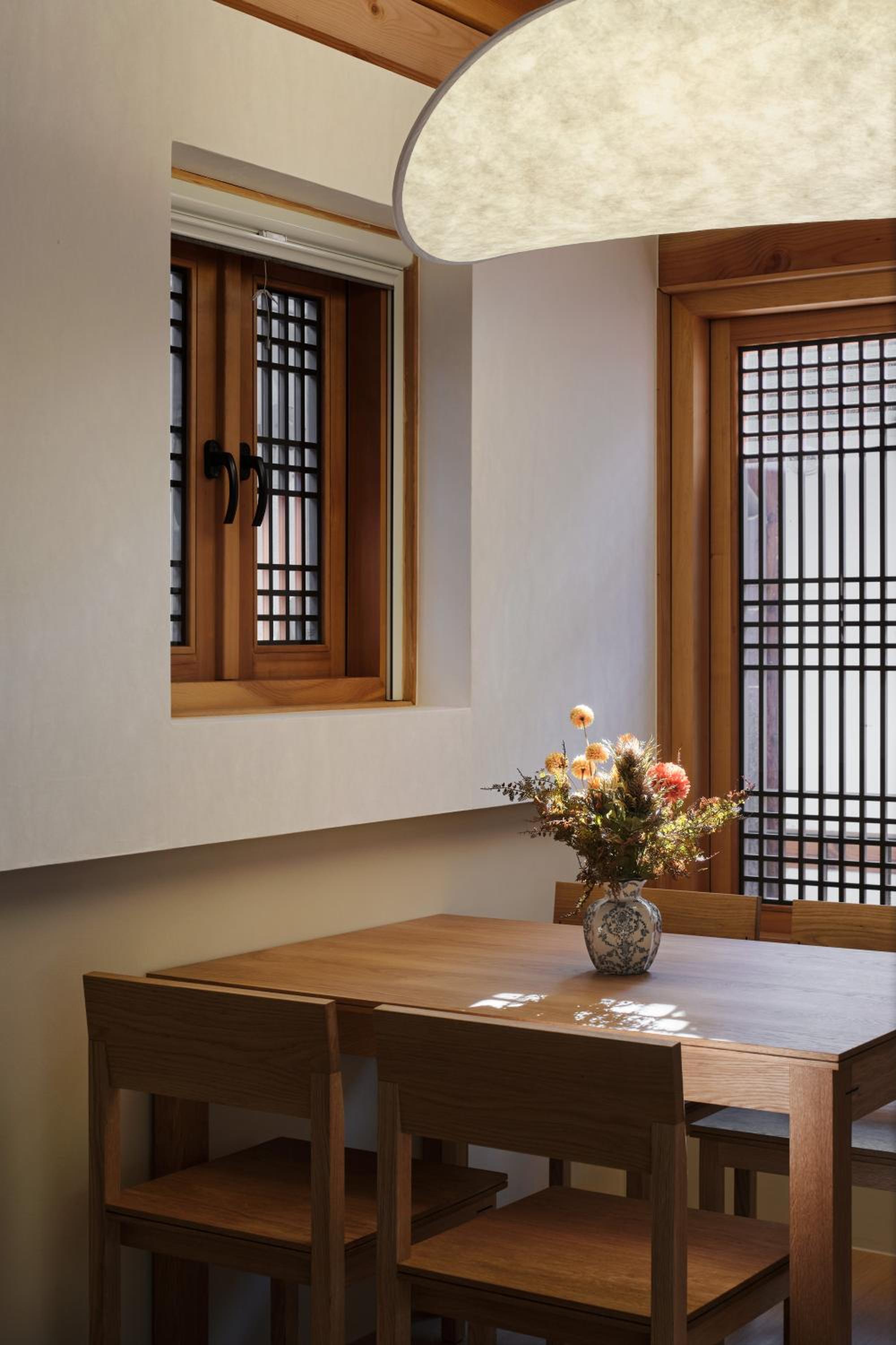 The Korean Traditional Hanok in Downtown Seoul for convenient public transportation - Seoul Ari