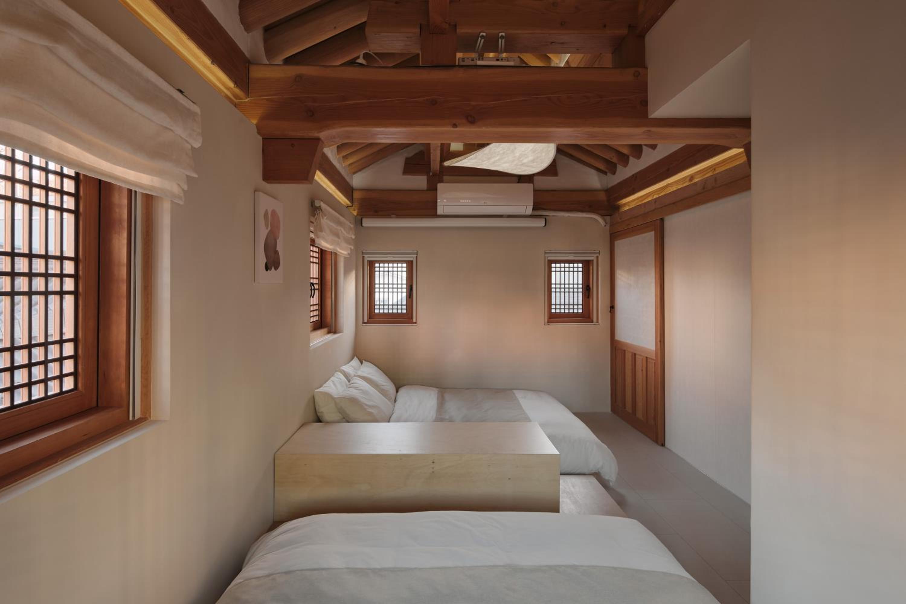 The Korean Traditional Hanok in Downtown Seoul for convenient public transportation - Seoul Ari