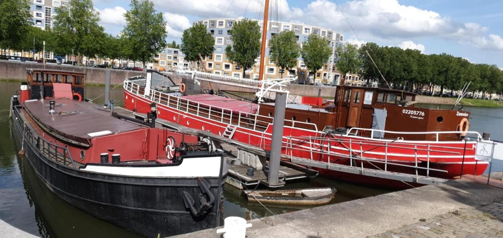 Boat Hotel SIX Rotterdam