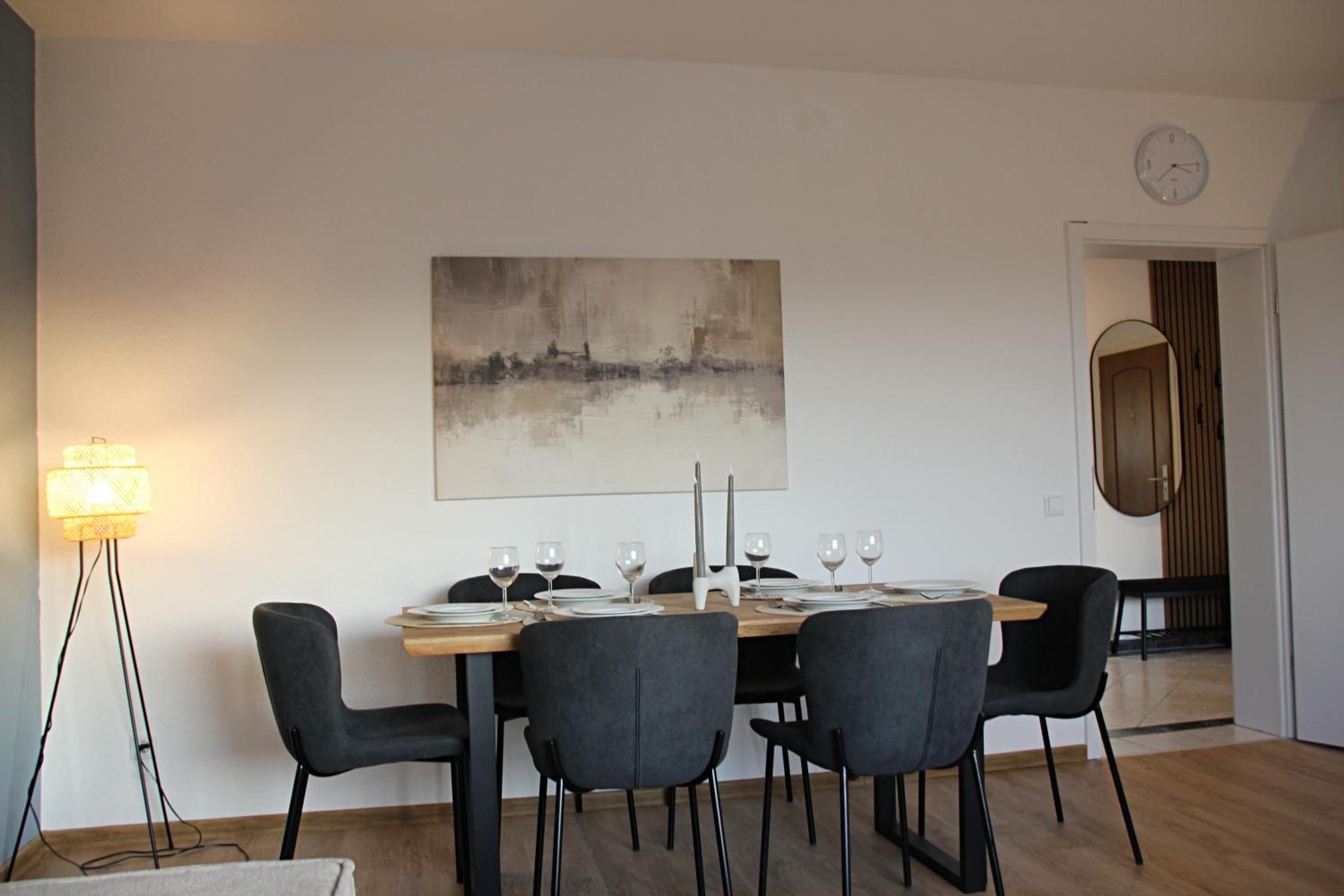 Große 6 Personen Wohnung I Balkon I zentral I Boxspringbett I Wifi