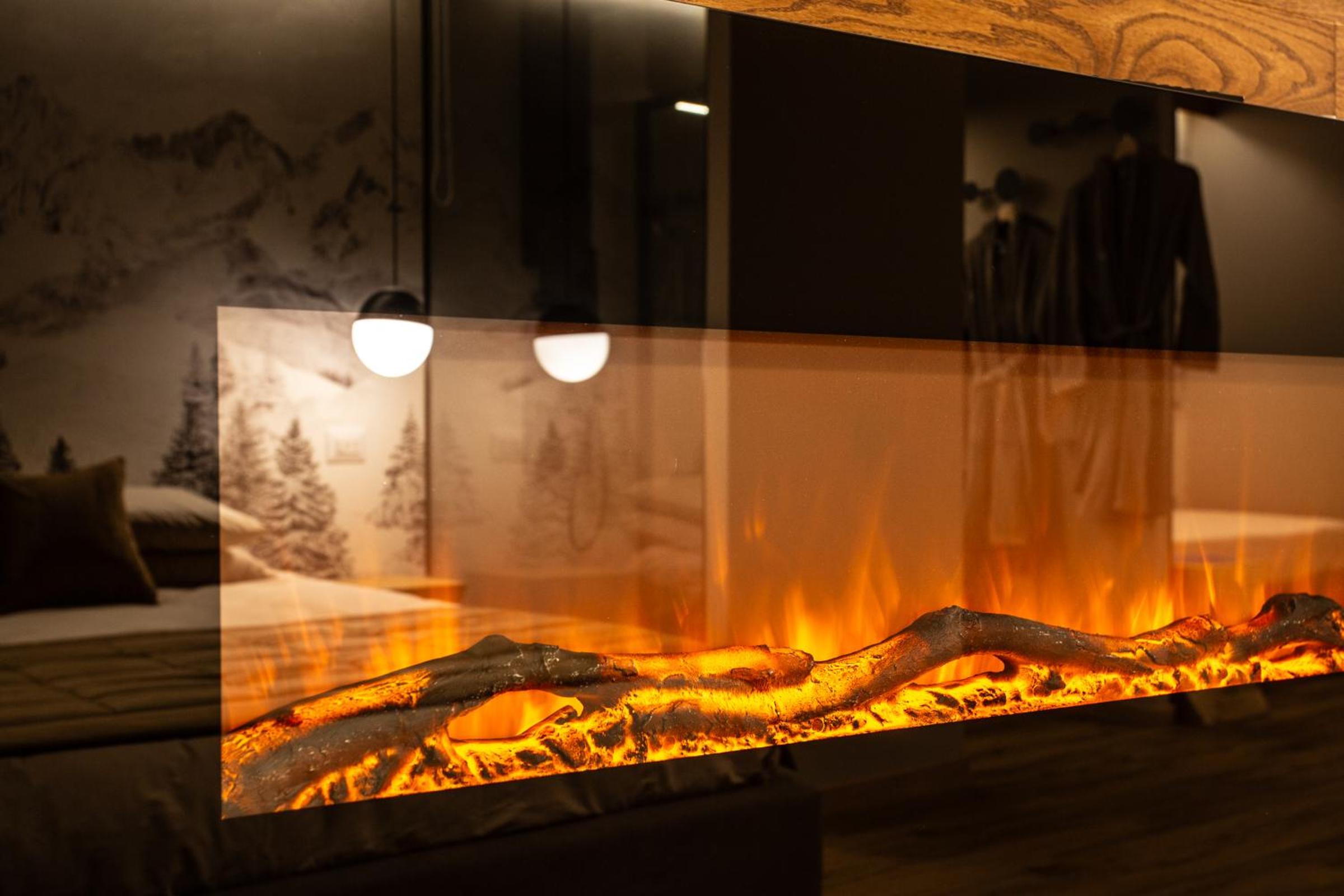 WHISPERING PINES LODGE Mountain view apartment with ski-in access