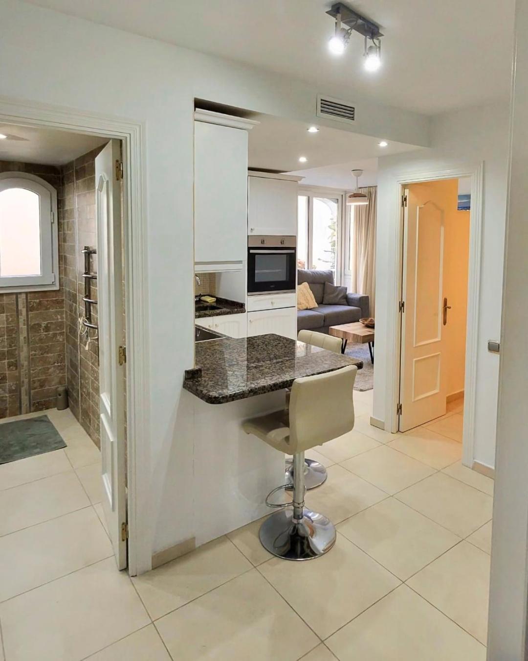Modern 1BR Walk to Beach, Casino & Puerto Banús