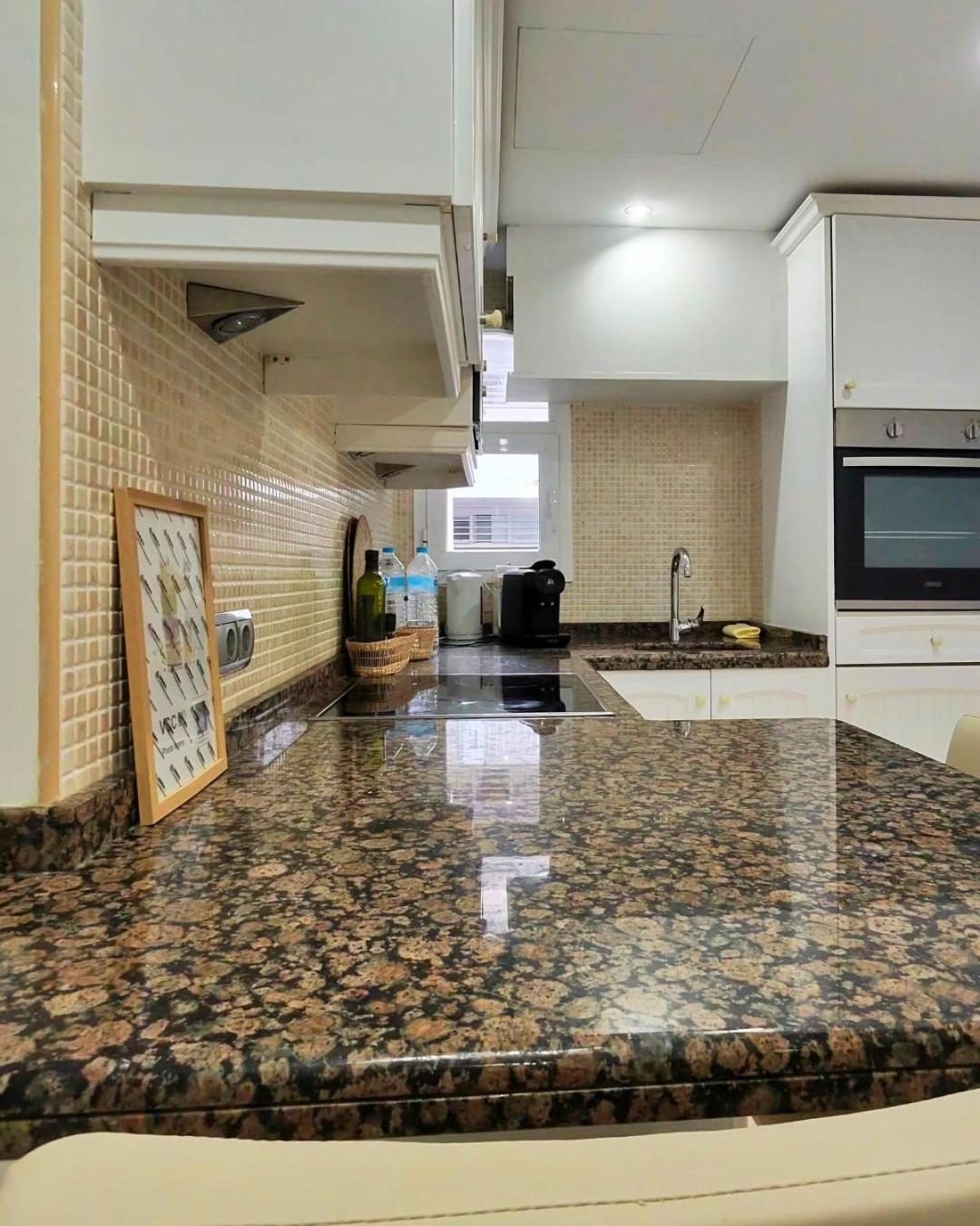 Modern 1BR Walk to Beach, Casino & Puerto Banús