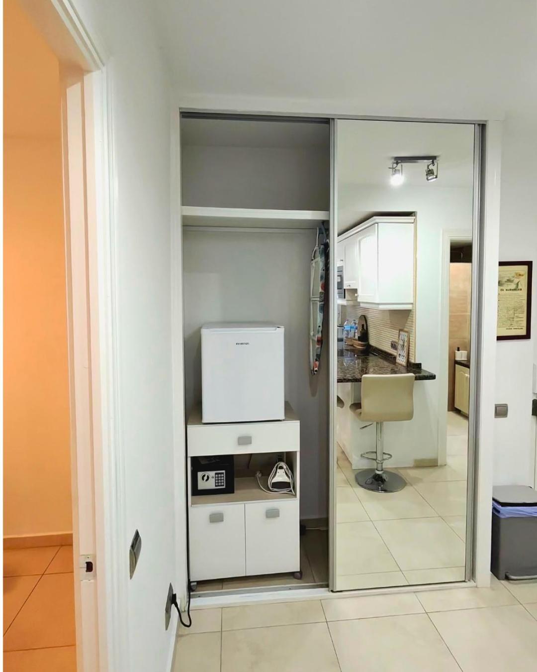 Modern 1BR Walk to Beach, Casino & Puerto Banús