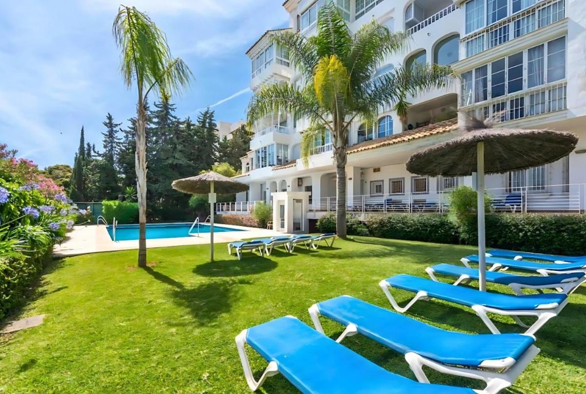 Modern 1BR Walk to Beach, Casino & Puerto Banús