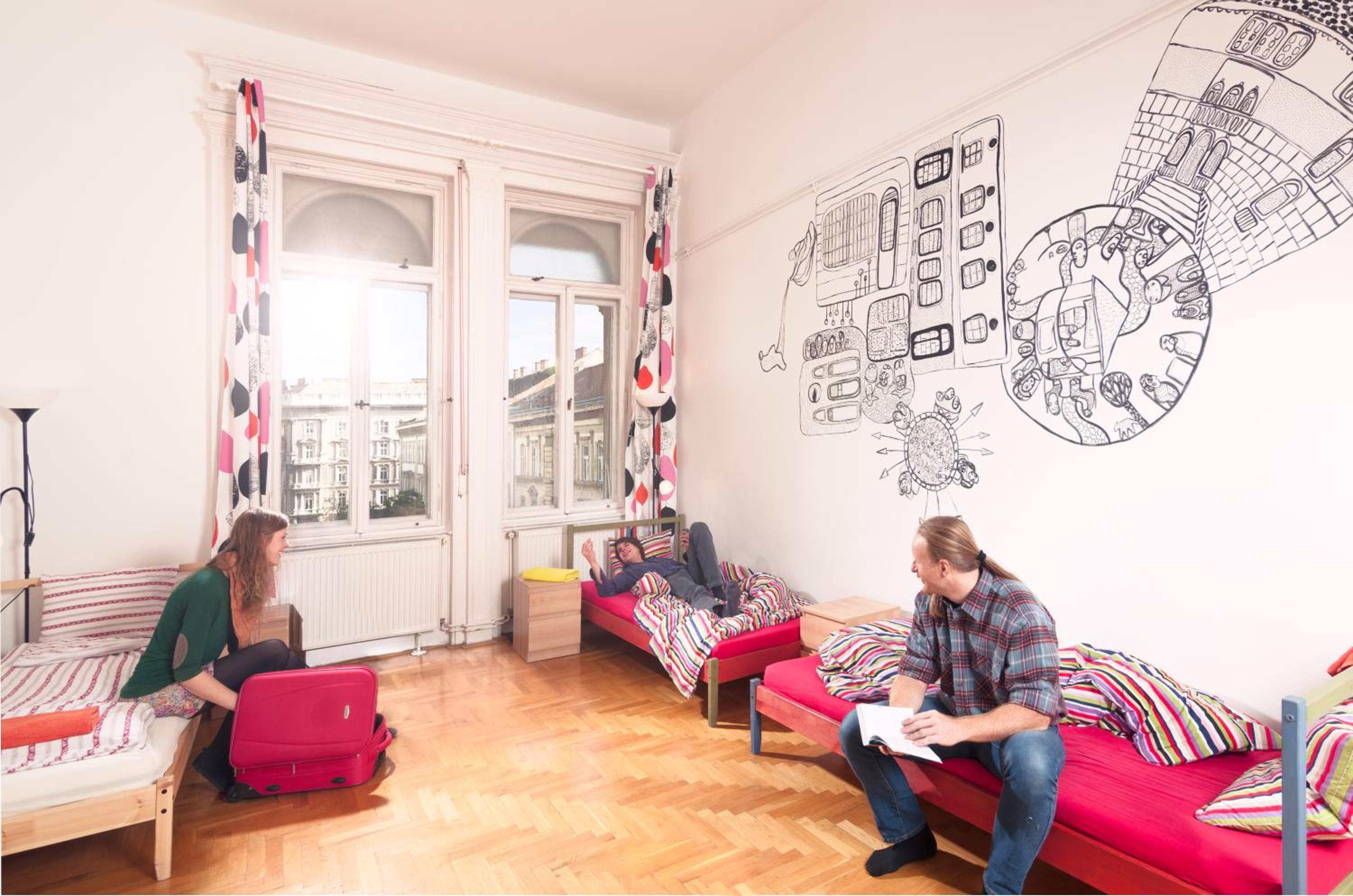 Pal's Hostel and Apartments