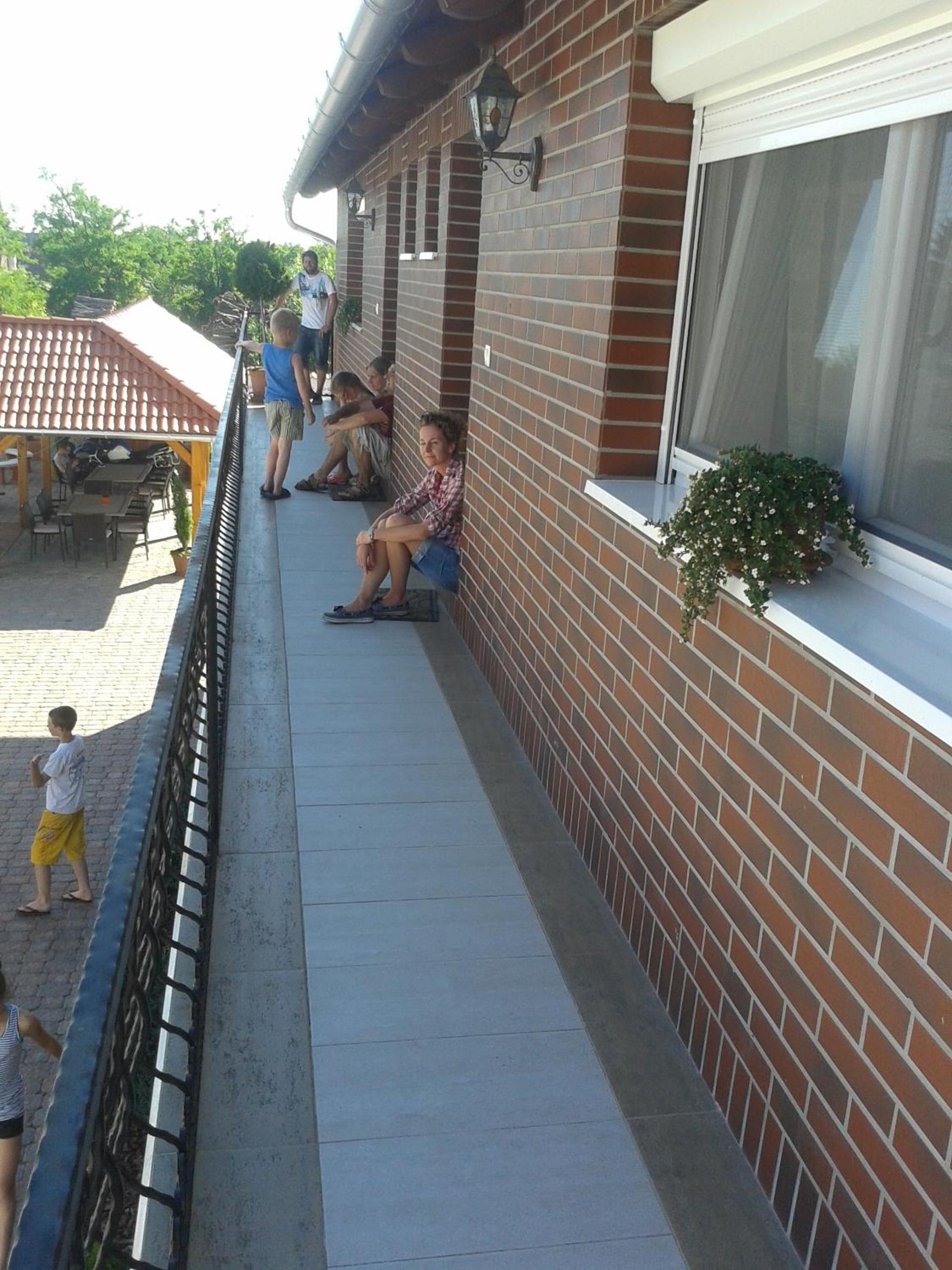 Photo 200
